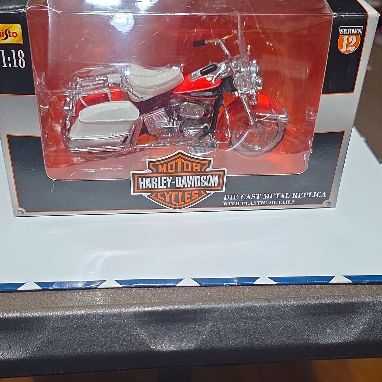 Maisto Harley-Davidson 1988 FLH 1:18 Die Cast Metal Replica Series 12