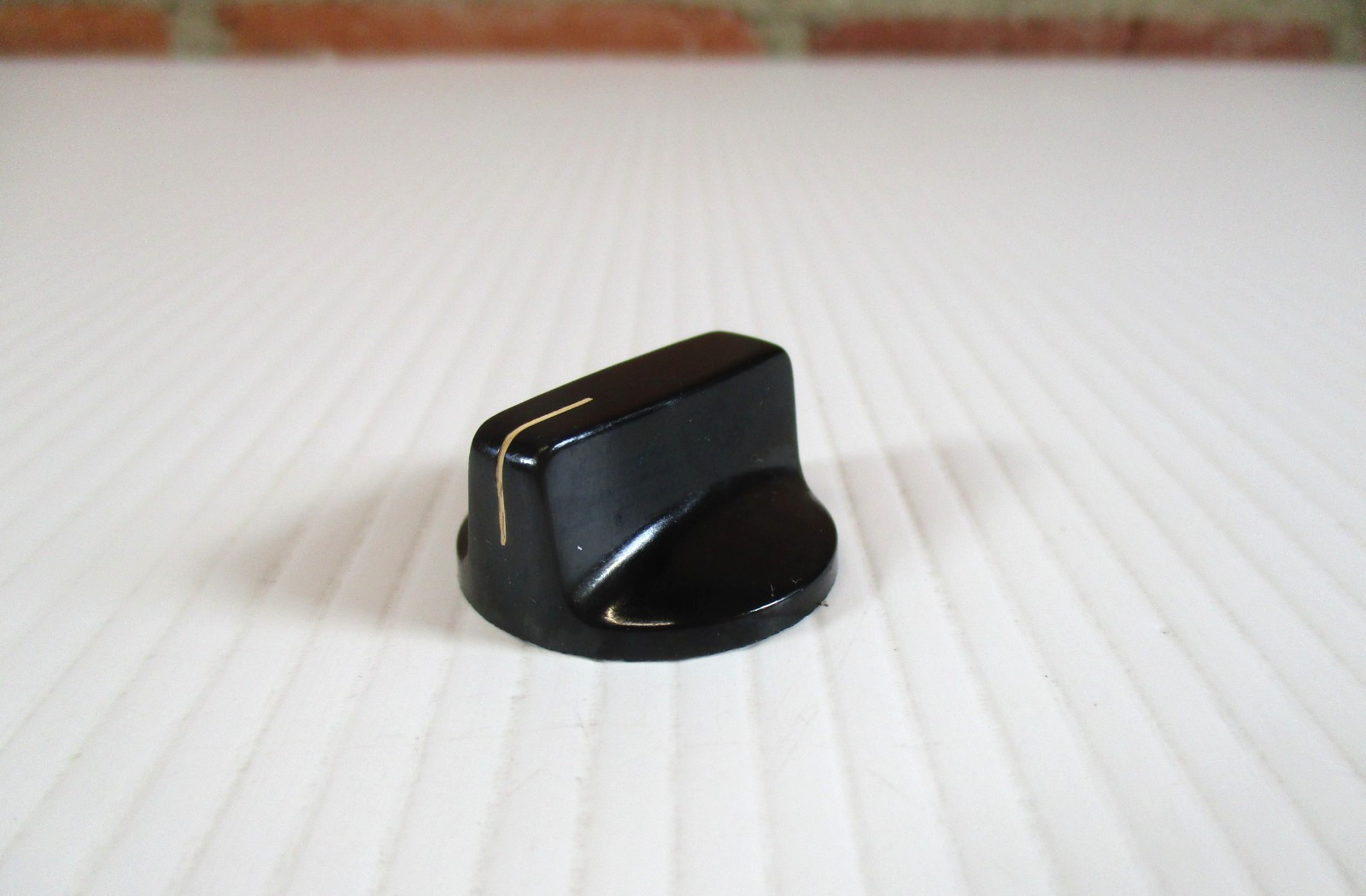 Flat Knob Daka-Ware  1 1/8 \