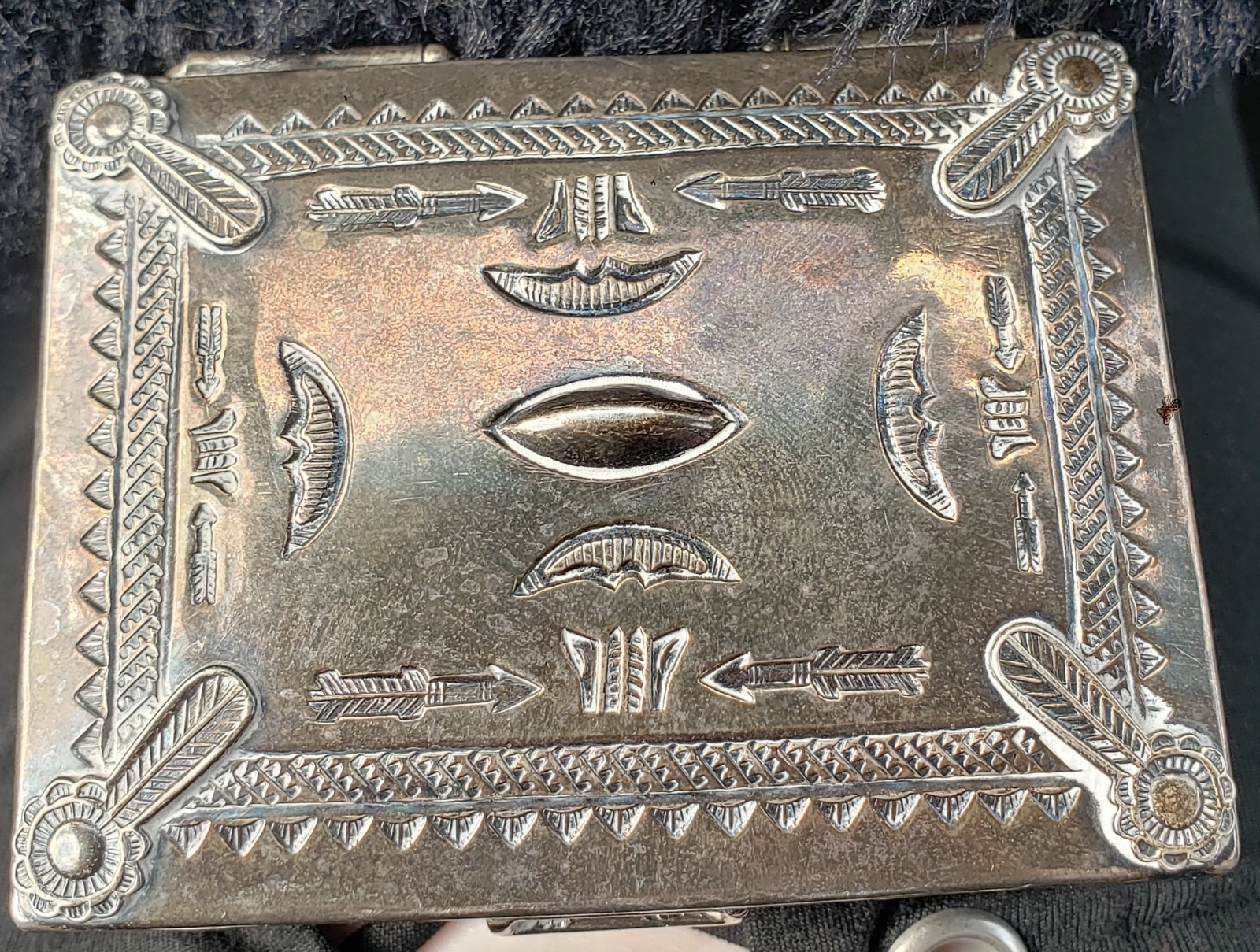 Morris Robinson Hopi Native Indian pure silver box with closure vintage artisan