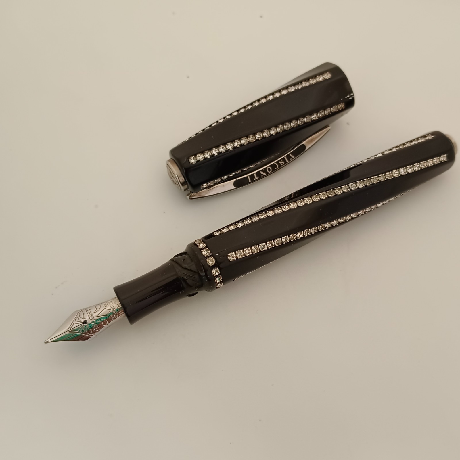 Visconti Divina Royale Black Fountain Pen Made in Italy
