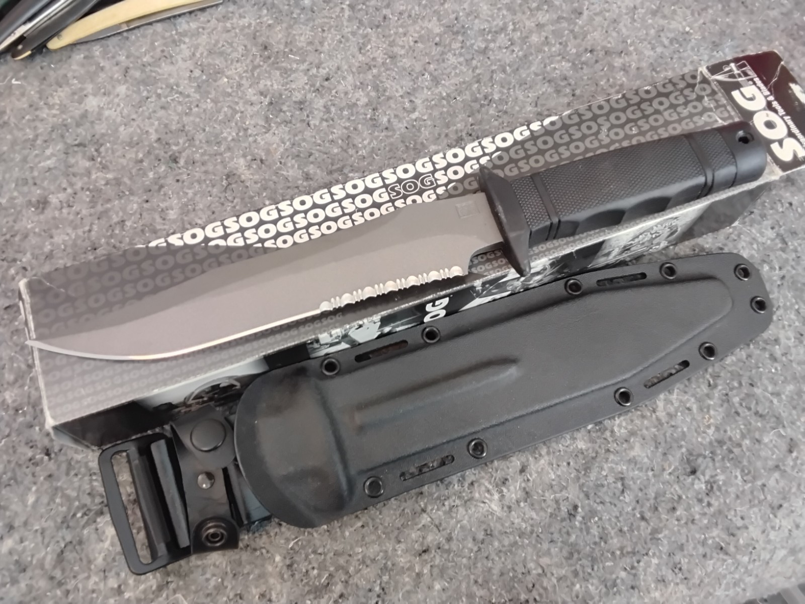 SOG KNIFE TIGERSHARK SEKI  JAPAN-MID 90'S Tactical Fixed Blade NOS BOX & Sheath 