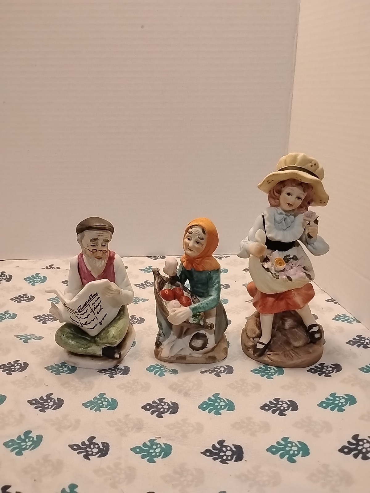 Lot of 3 Ceramic People Figurines. Unmarked Excellent Condition