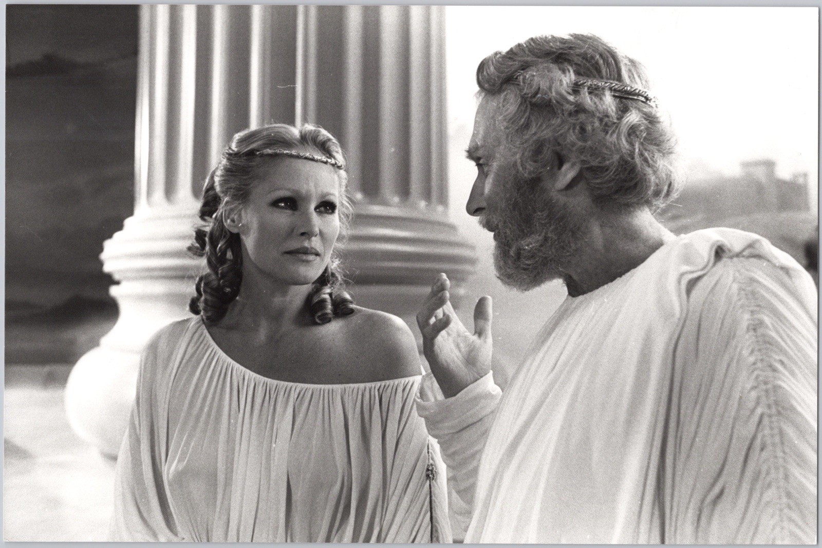 A18 A1828 – Clash of the Titans Zeus & Aphrodite scene, Laurence Olivier (1981)