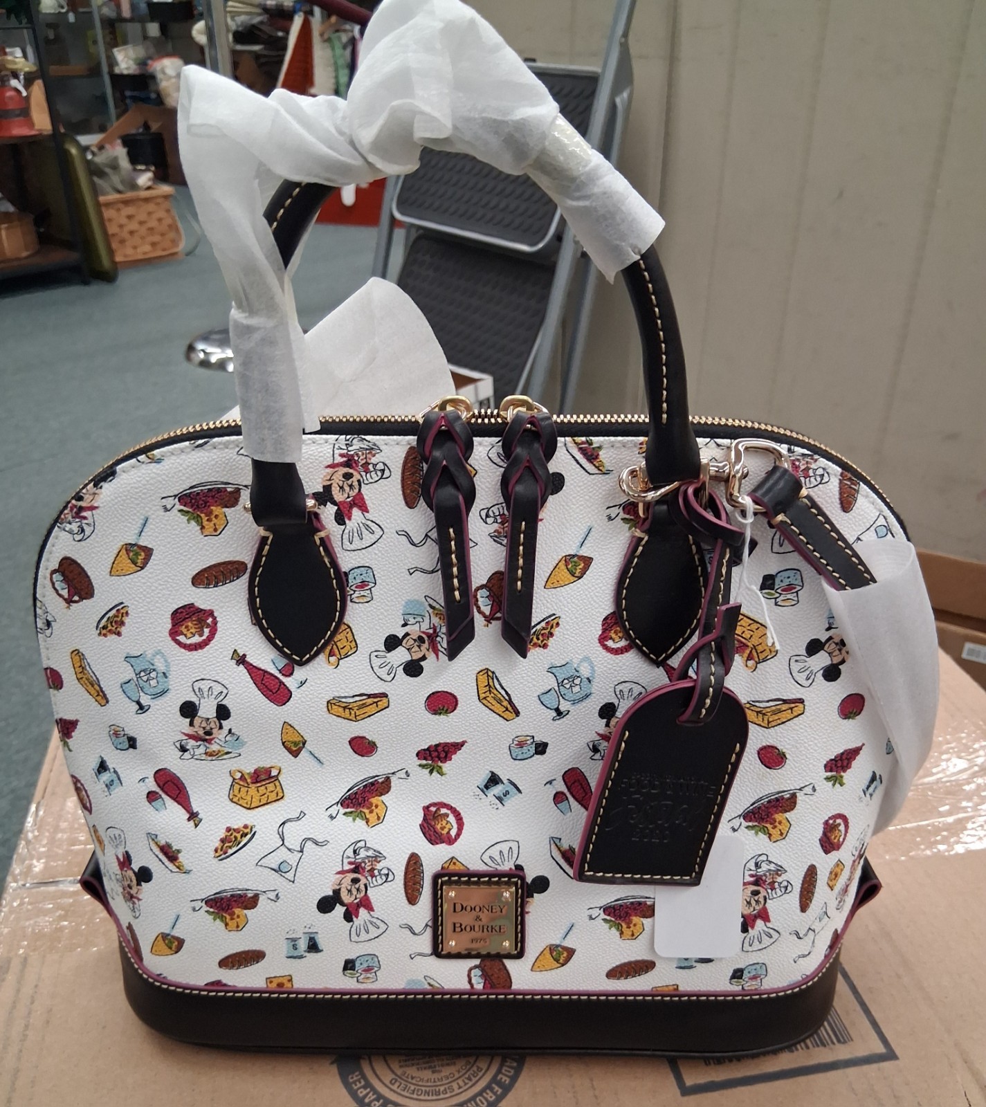 Dooney & Bourke Disney Minnie Mouse 2020 Epcot Food & Wine White Satchel