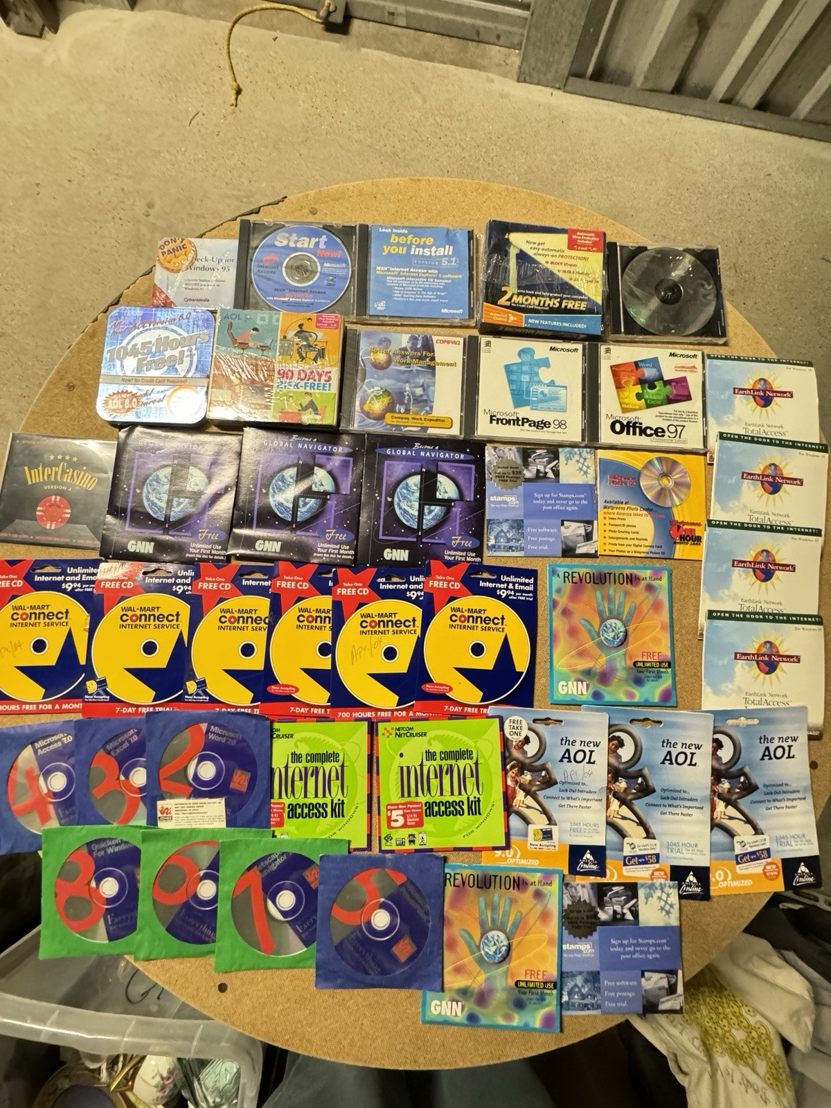 Mixed Lot of 30+ Vintage AOL, Microsoft, Netscape, Juno, ISP & Software CDs