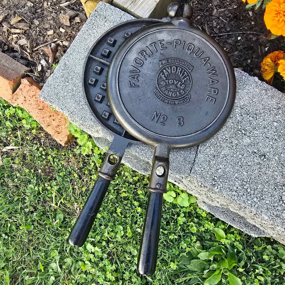 Vintage Favorite Piqua Ware Cast Iron #8 Waffle Iron Sunrise Logo