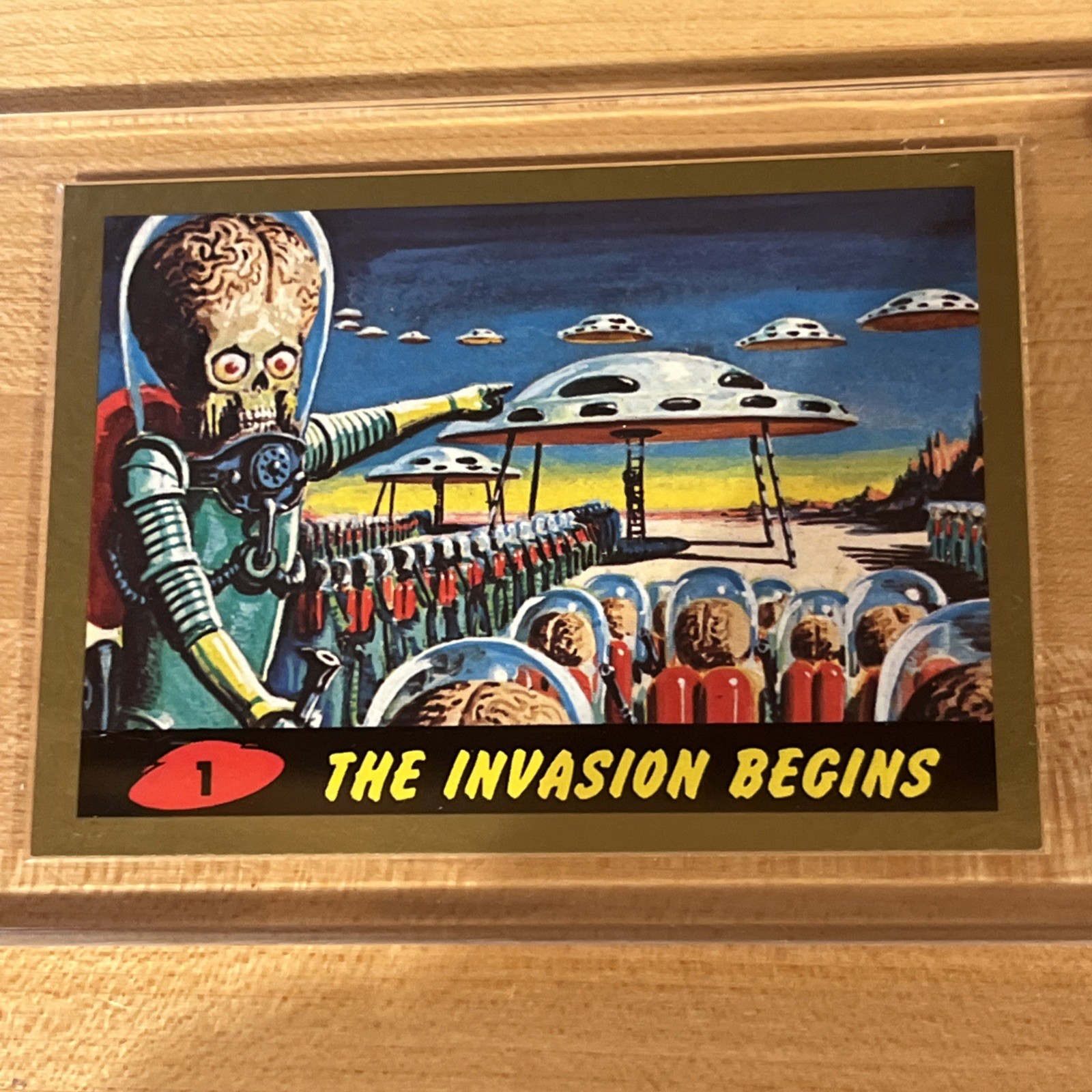 2012 Mars Attacks Heritage Gold Parallel #1 The Invasion Begins Only 50 Produced