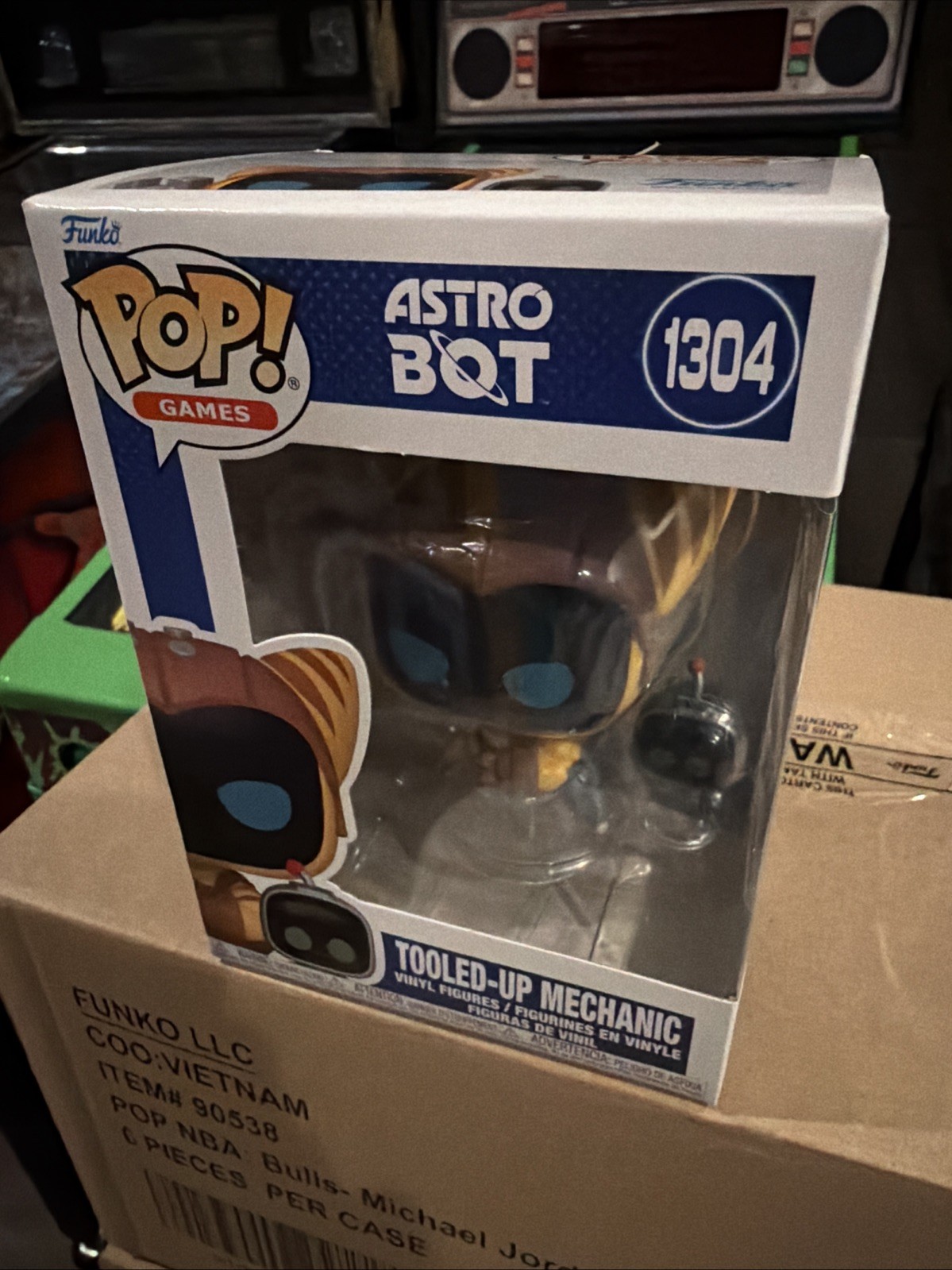 Funko Pop Vinyl: Astro Bot - Pop & Buddy Tooled-Up Mechanic #1304