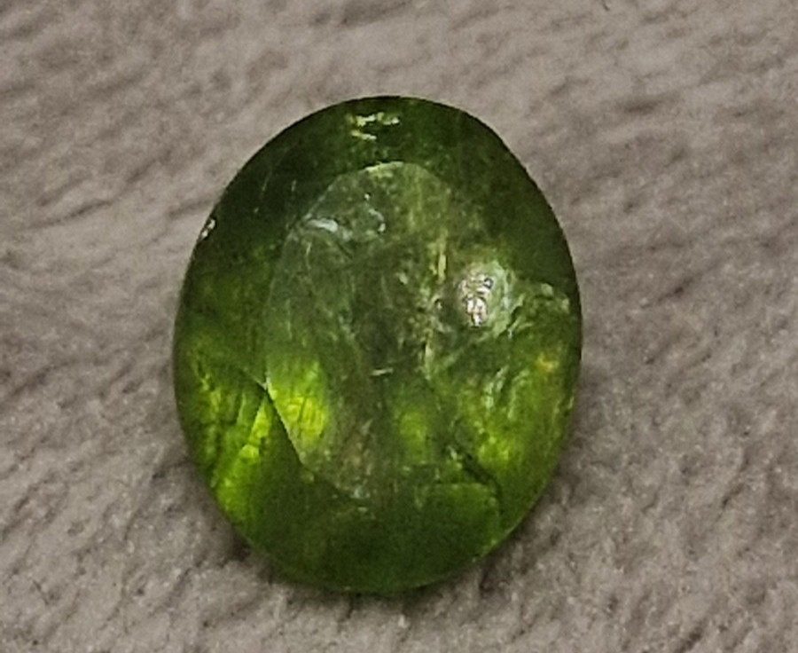 peridot gemstone 11,72 Ct, Collectors' Favorite