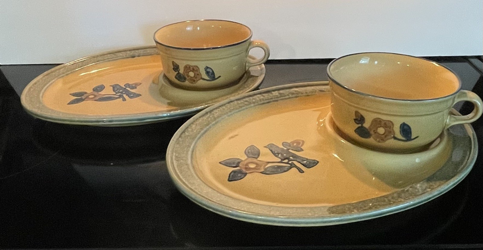 VTG Pfaltzgraff America  Snack Tray & Soup Mug Set of Two (039 & 280) EUC