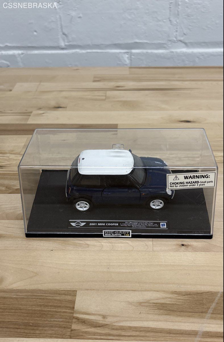 Bburago Blue/White die-cast model with plastic 2001 Mini Cooper