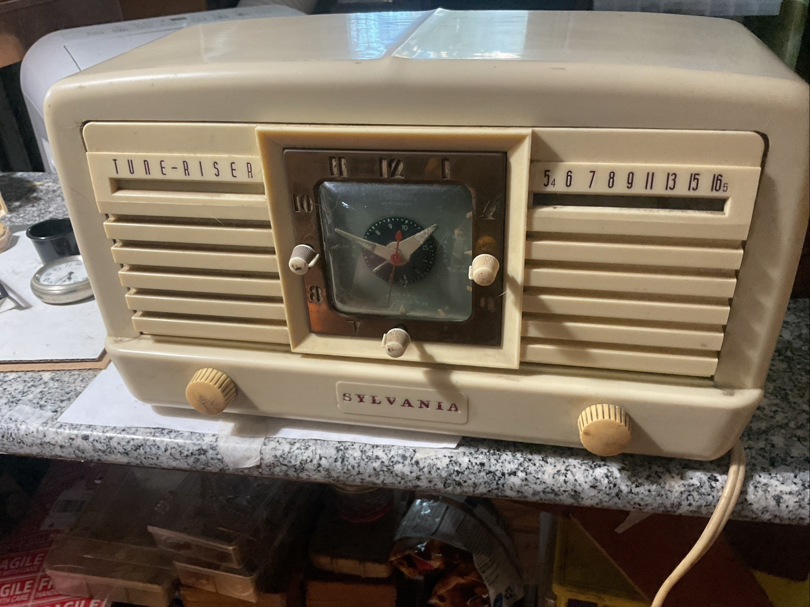 Bakelite 1952 Sylvania Model 540M Vacuum Tube AM Clock Radio 