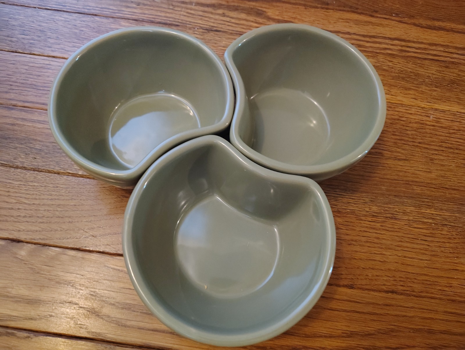 Longaberger Pottery Woven Traditions Interlocking Bowls In Sage Green Set of 3