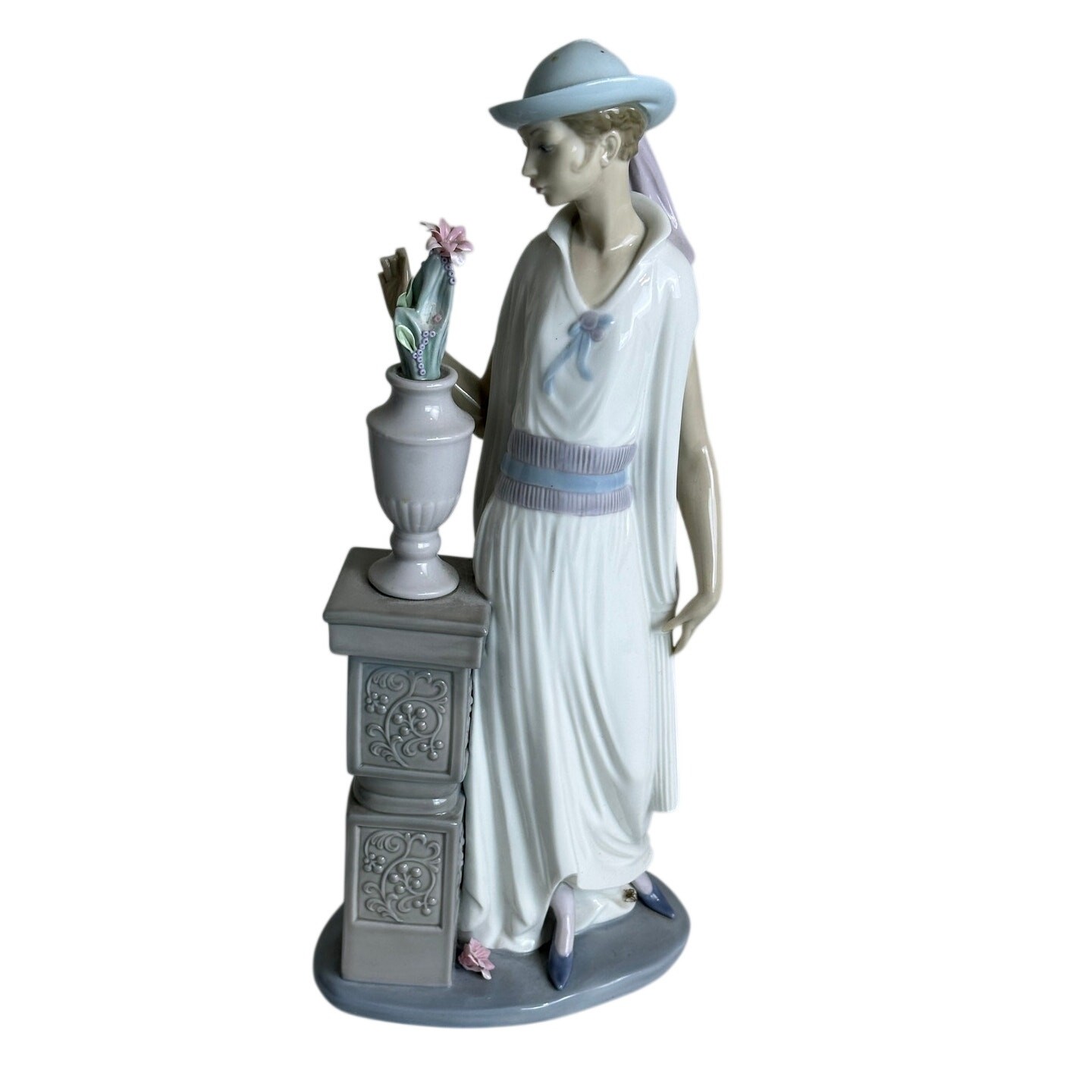 Lladro 5175 Lady Grand Casino Porcelain Figurine with Flower Vase