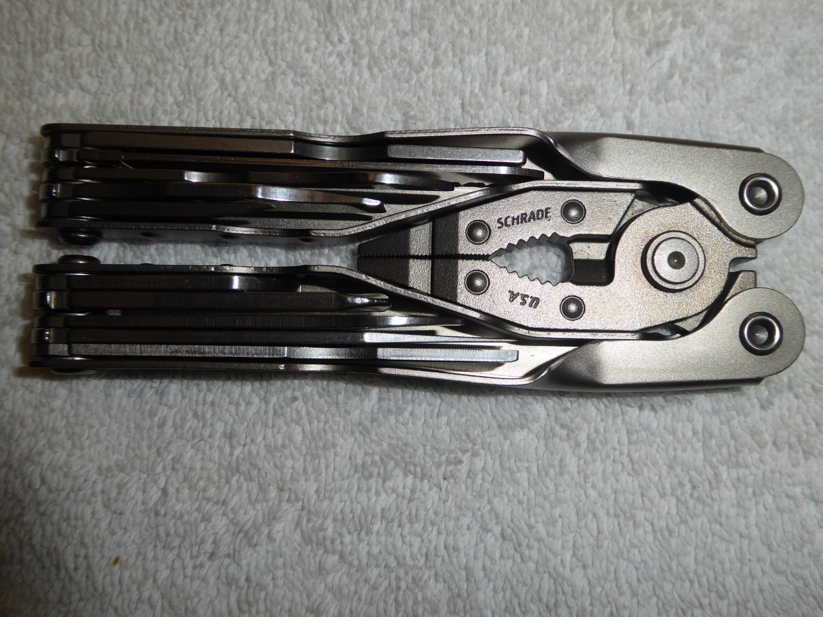 Schrade USA ST1N 7in Stainless Steel 21 Piece Tough Multi-Tool Excellent Cond.