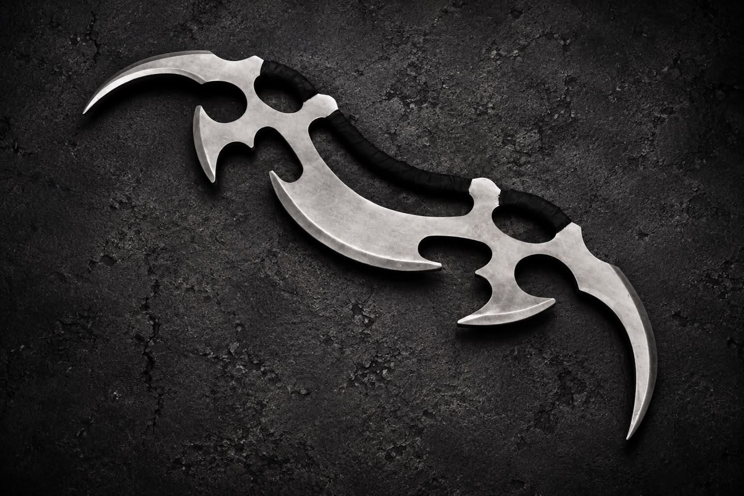 Handcrafted Klingon Bat’leth Replica – Curved Stainless Steel Fantasy Blade