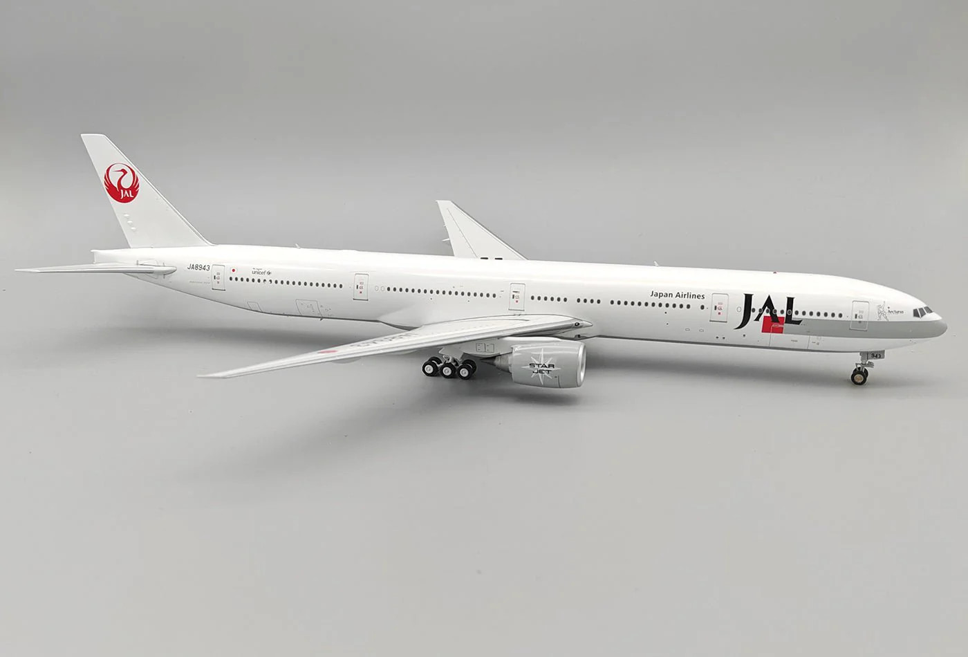 B-MODELS / JAPAN AIRLINES / B777-300 / JA8943 / 1:200 / B-773-JAL-943 / NEW