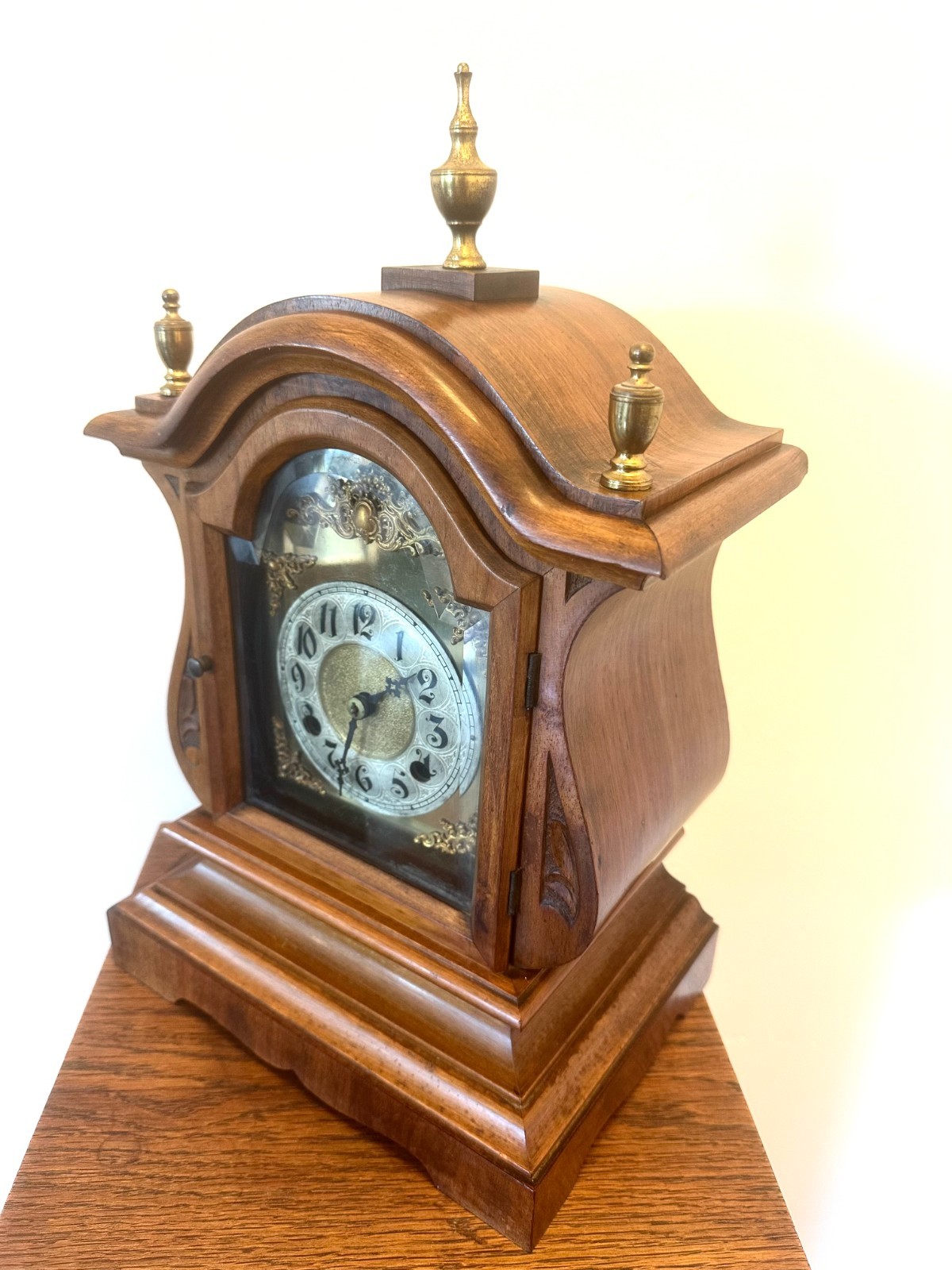 Antique German Art Nouveau Badische Uhrenfabrik Oak Mantel Clock c. 1902–1908