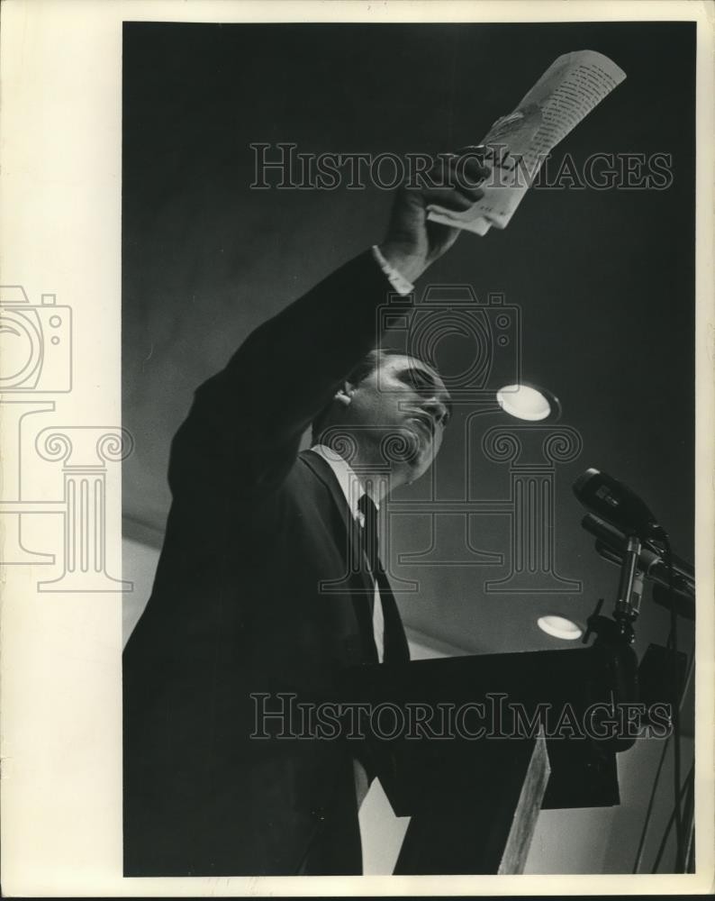 1964 Press Photo Governor George Wallace of Alabama emphasizes a point