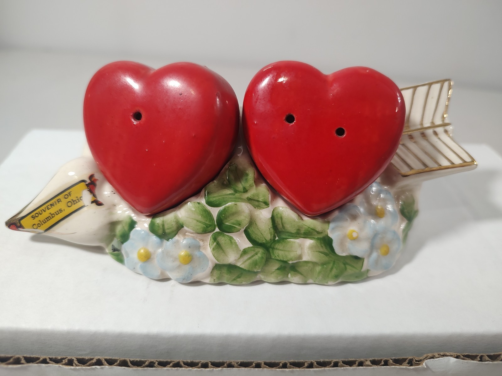 Extremely Rare Salt Pepper Shaker 2 Hearts With Arrow Souvenir Of Columbus Ohio