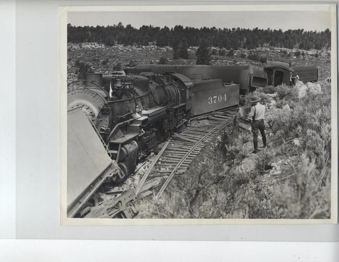GRAND CANYON ORIGINAL PHOTO TRAIN WRECK VINTAGE 7 X 9 INCH RAILROAD 1939