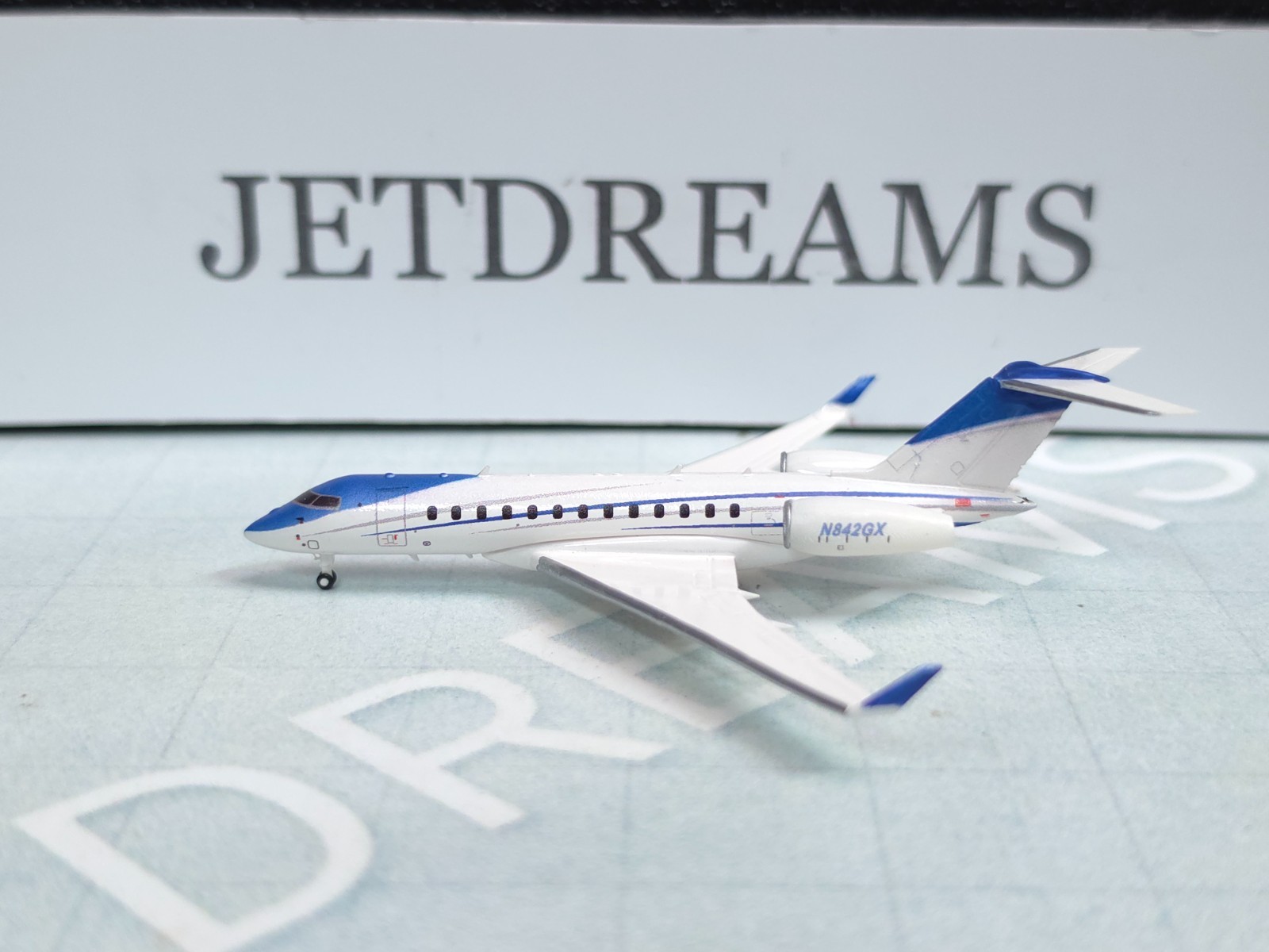 1/400 BOMBARDIER GLOBAL 5000 2026'S PRIVATE JET COLORS N842GX 3D DESIGN DECK