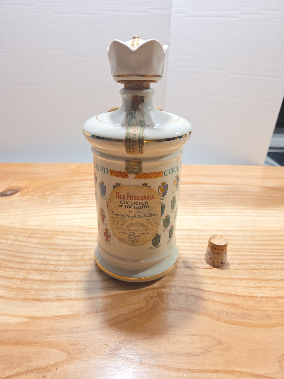 Vintage 1973 Old Fitzgerald Counties of Ireland Porcelain Whiskey Decanter 9\
