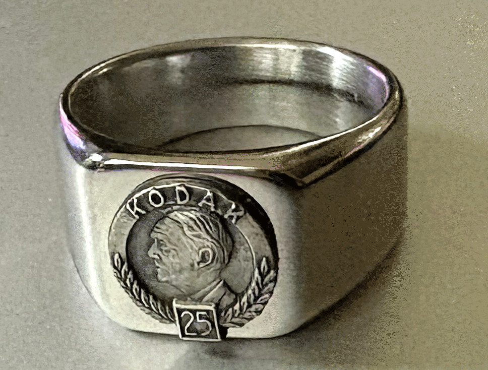 VTG Employee Service Award Ring: EASTMAN KODAK; 25 Yrs; Sterling Emblem; Size-12