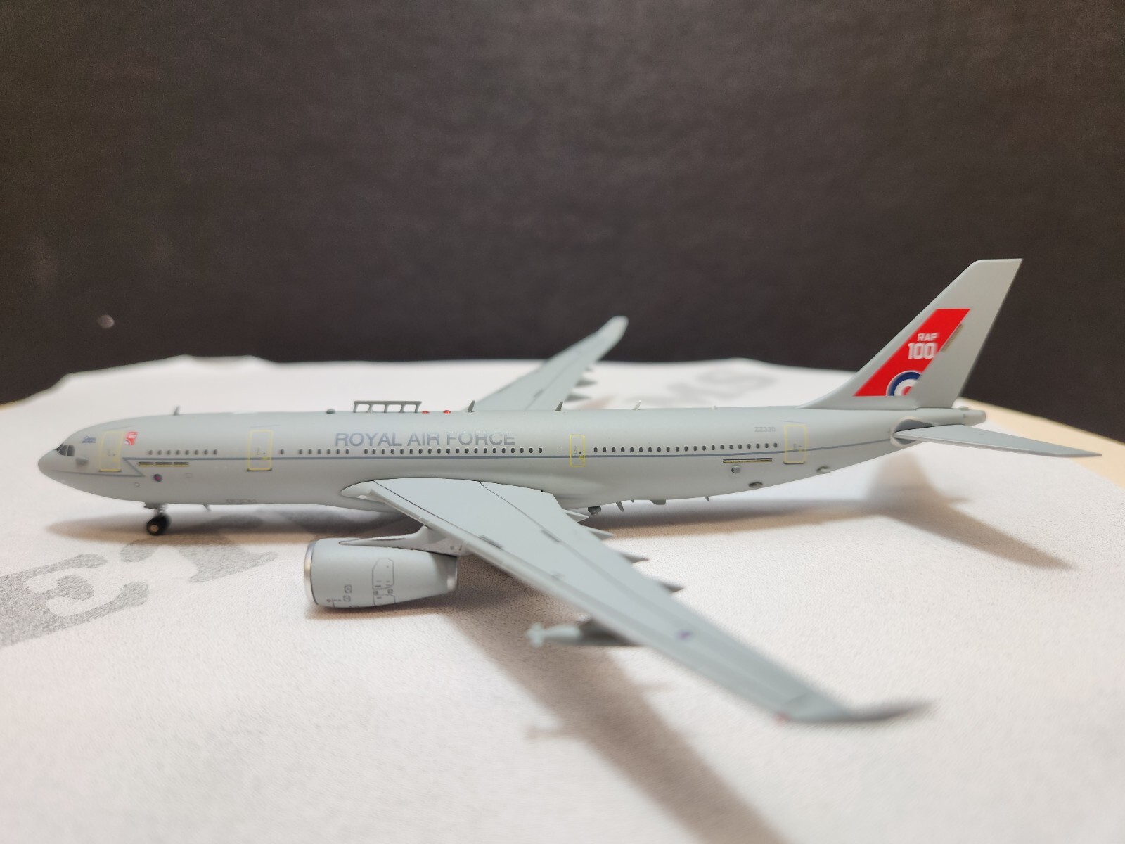 1/400 ROYAL AIR FORCE AIRBUS A330-200 LOW-VIZ 100 YEARS COLOR ZZ330 AVIATION 400