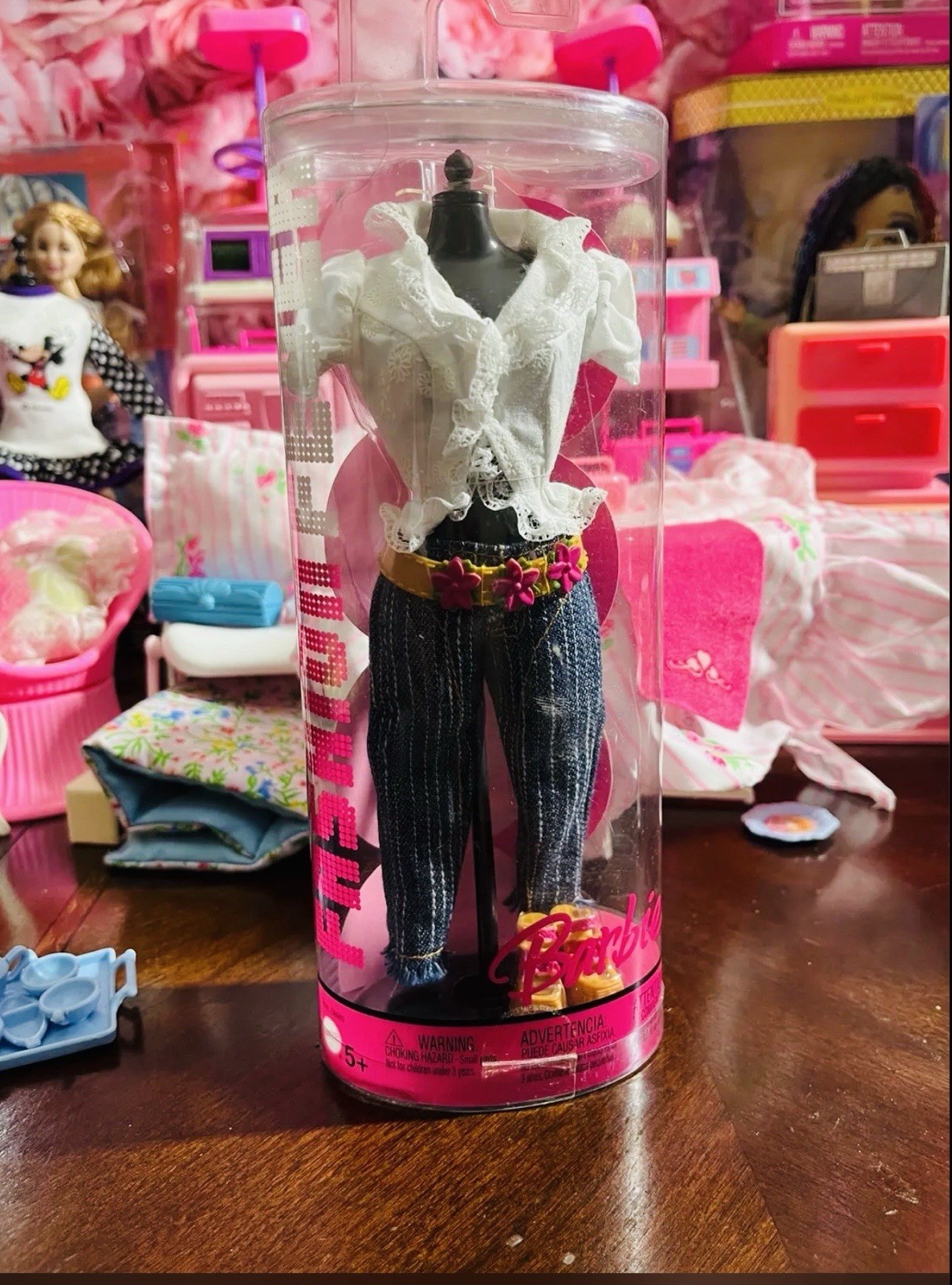 2005 Barbie Fastion Fever White Top and Jeans Clothing Set G8989