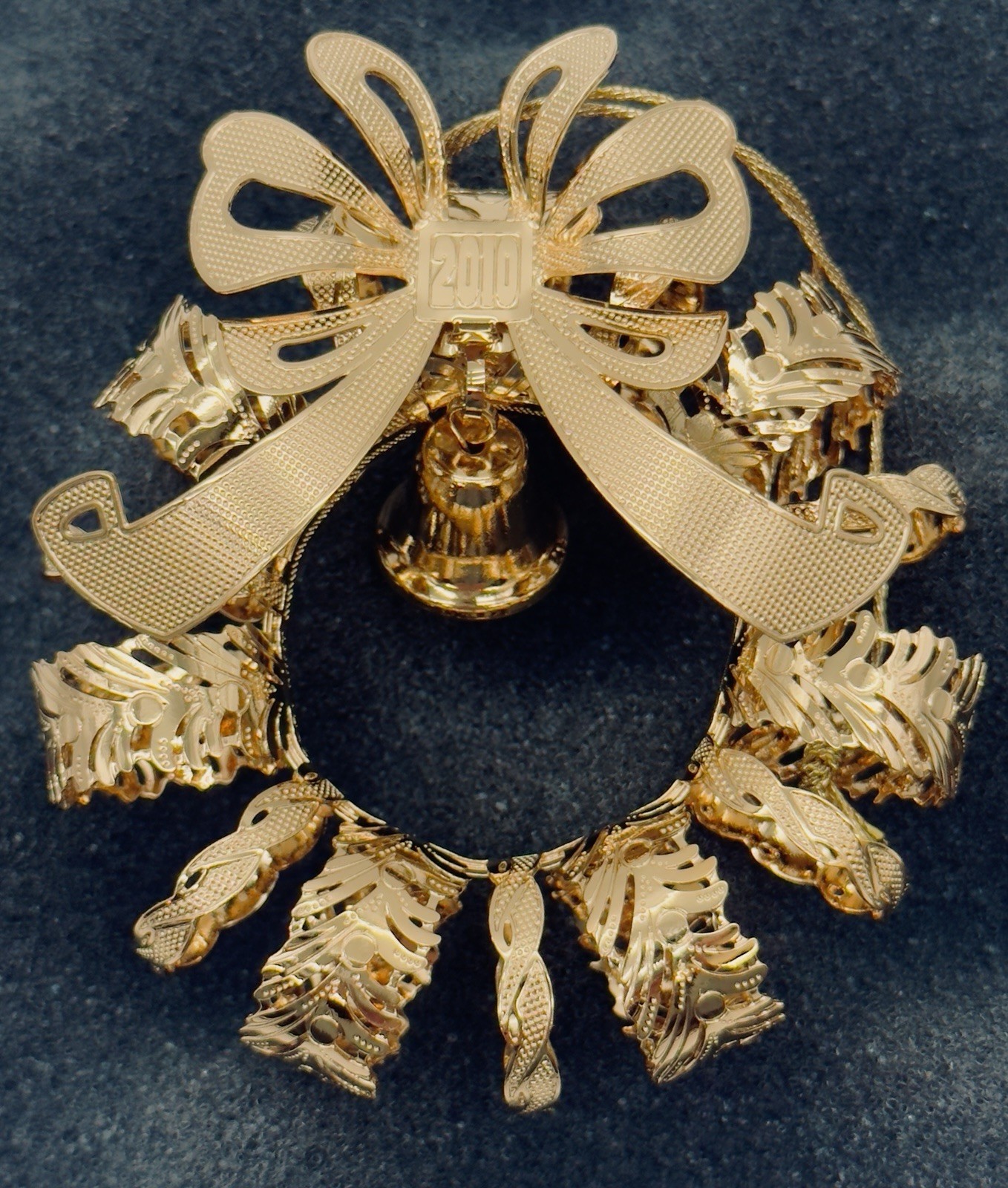 Fabulous Danbury Mint Annual 23K Gold Christmas Ornament \'Spiral Wreath\' 2010