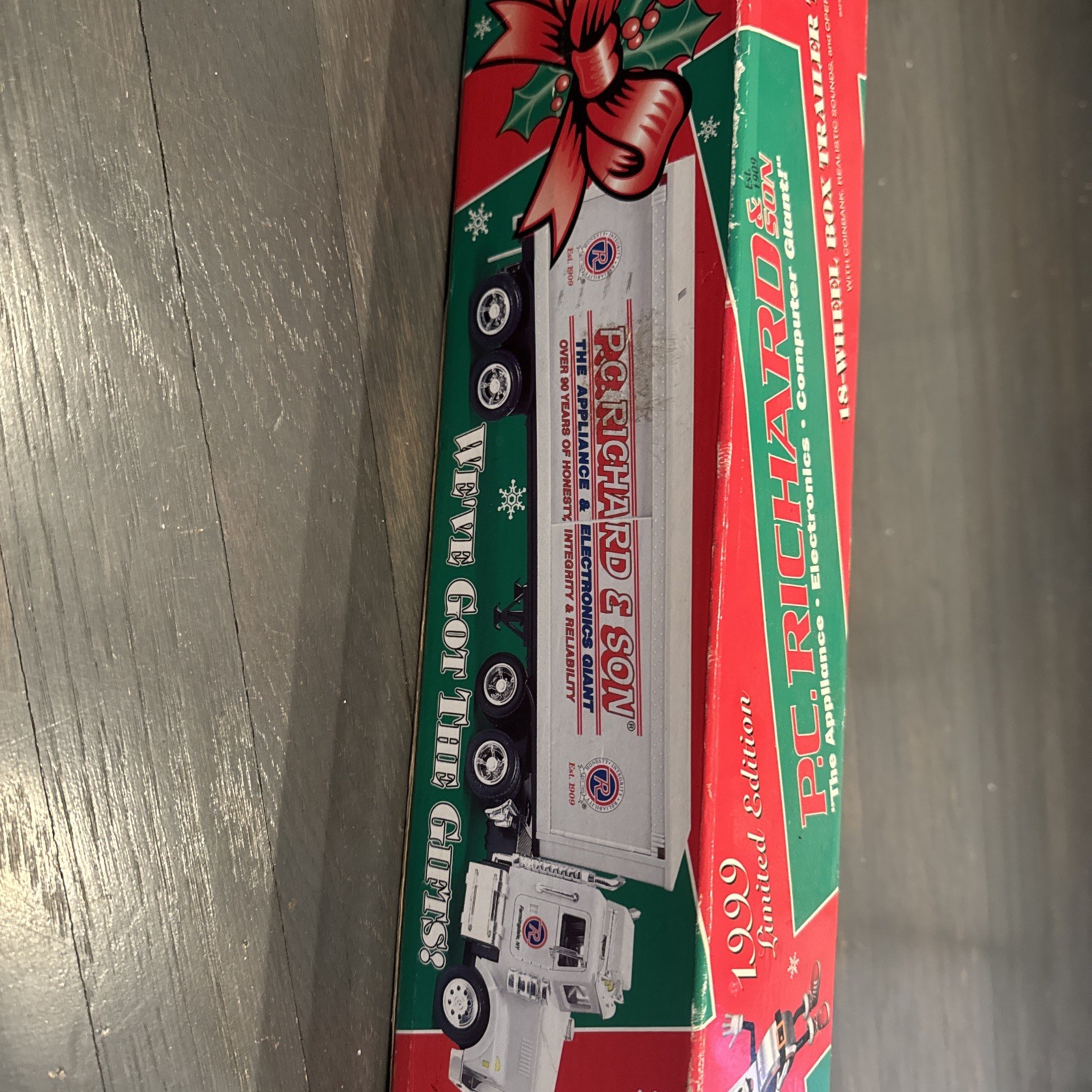 PC Richard & Son Toy Truck Semi Tractor Trailer NEW  Christmas Theme Bank 1999