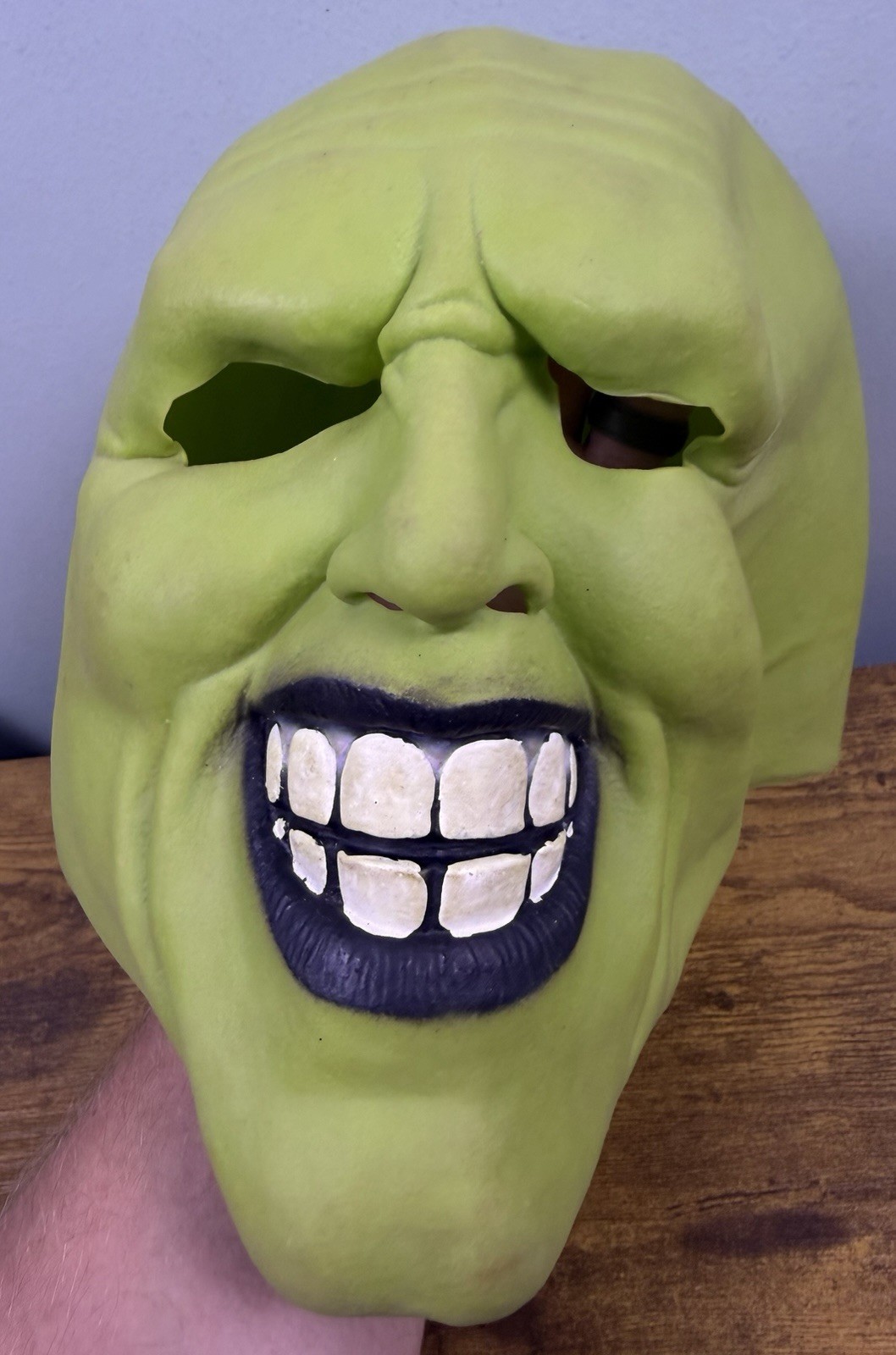 1994 New Line Production Jim Carrey The Mask Green Movie Halloween Costume Latex