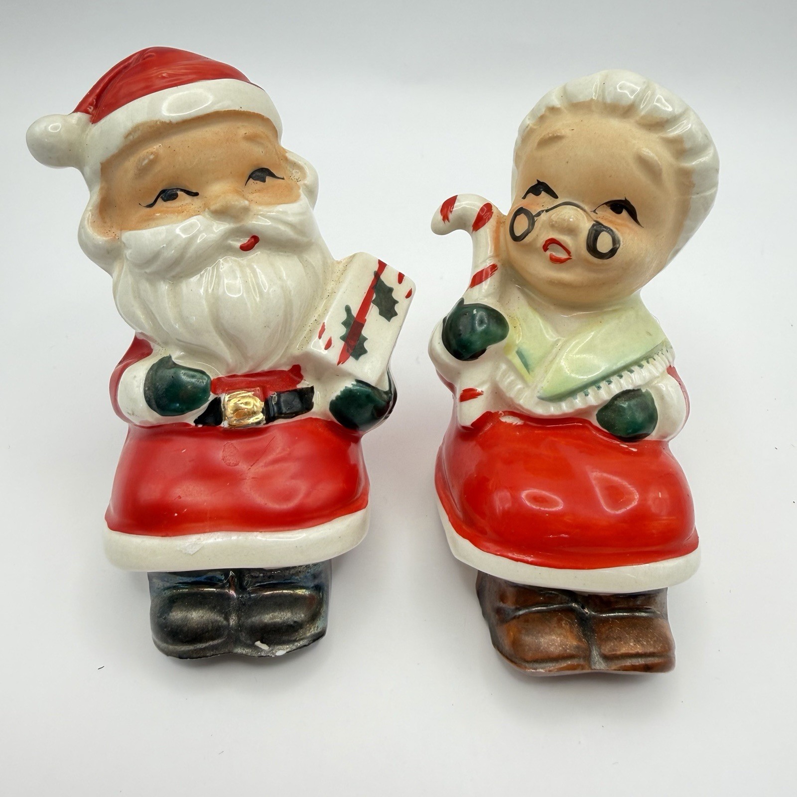 Vintage Sonsco Mr. & Mrs. Santa Salt & Pepper Shakers Very Nice Condition