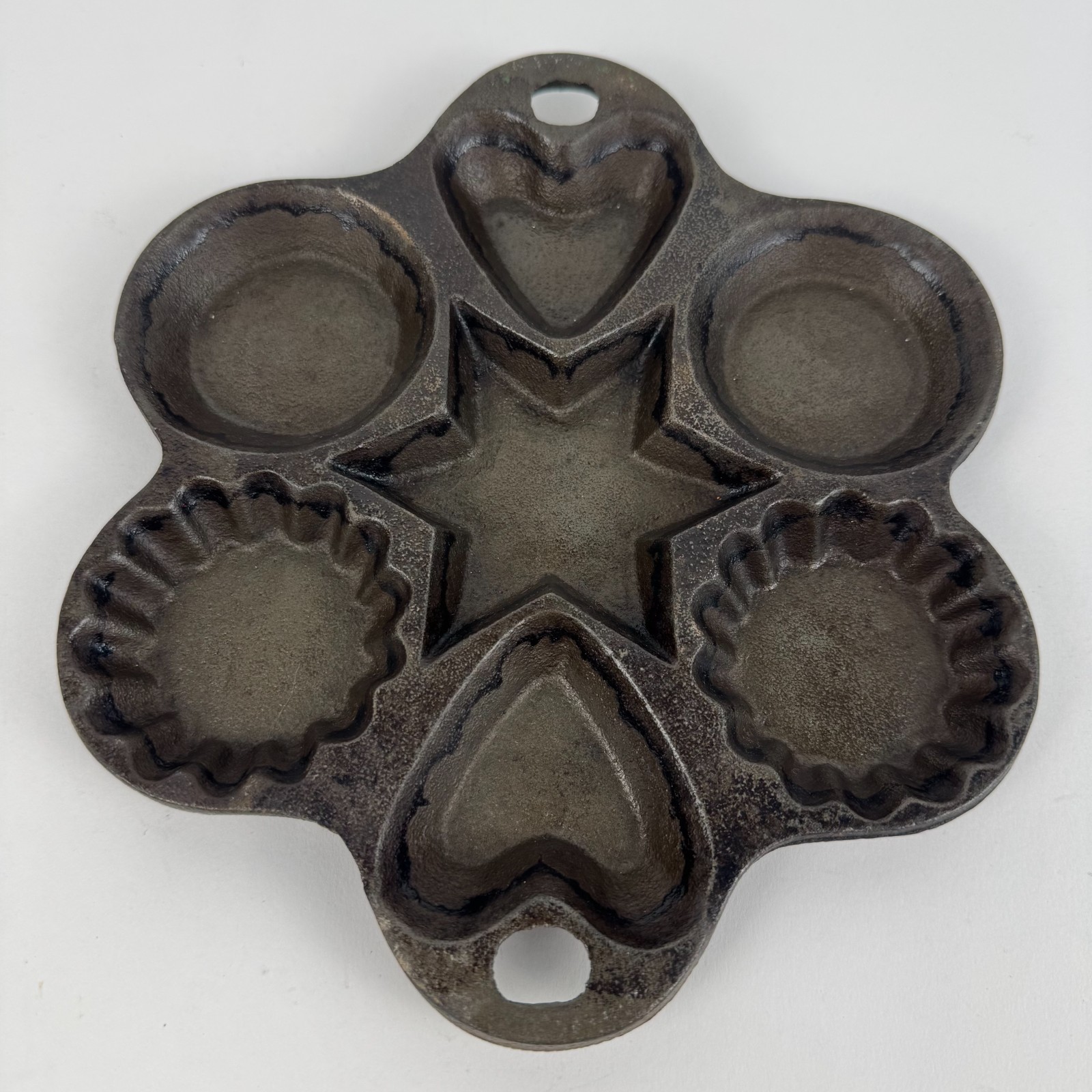 Vintage Cast Iron JW Baking Mold Pan 9\