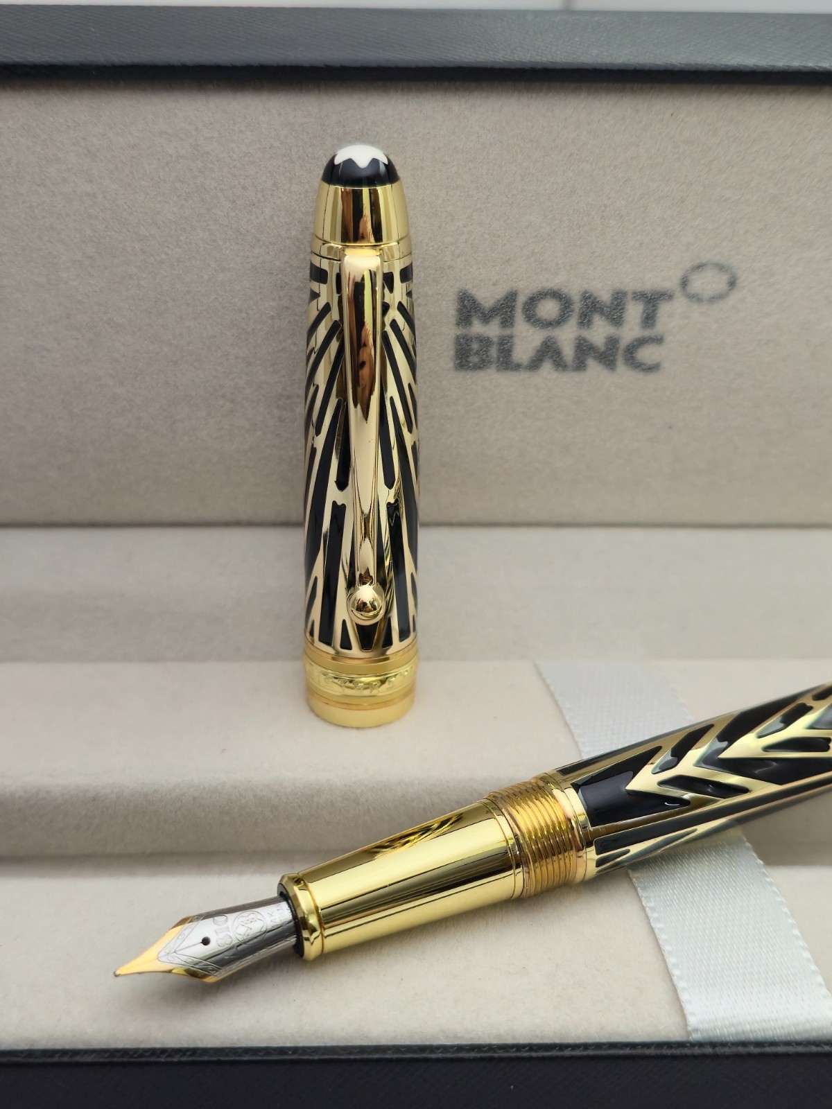 Luxury Montblanc Meisterstuck 100th Anniversary Fountain Pen - 