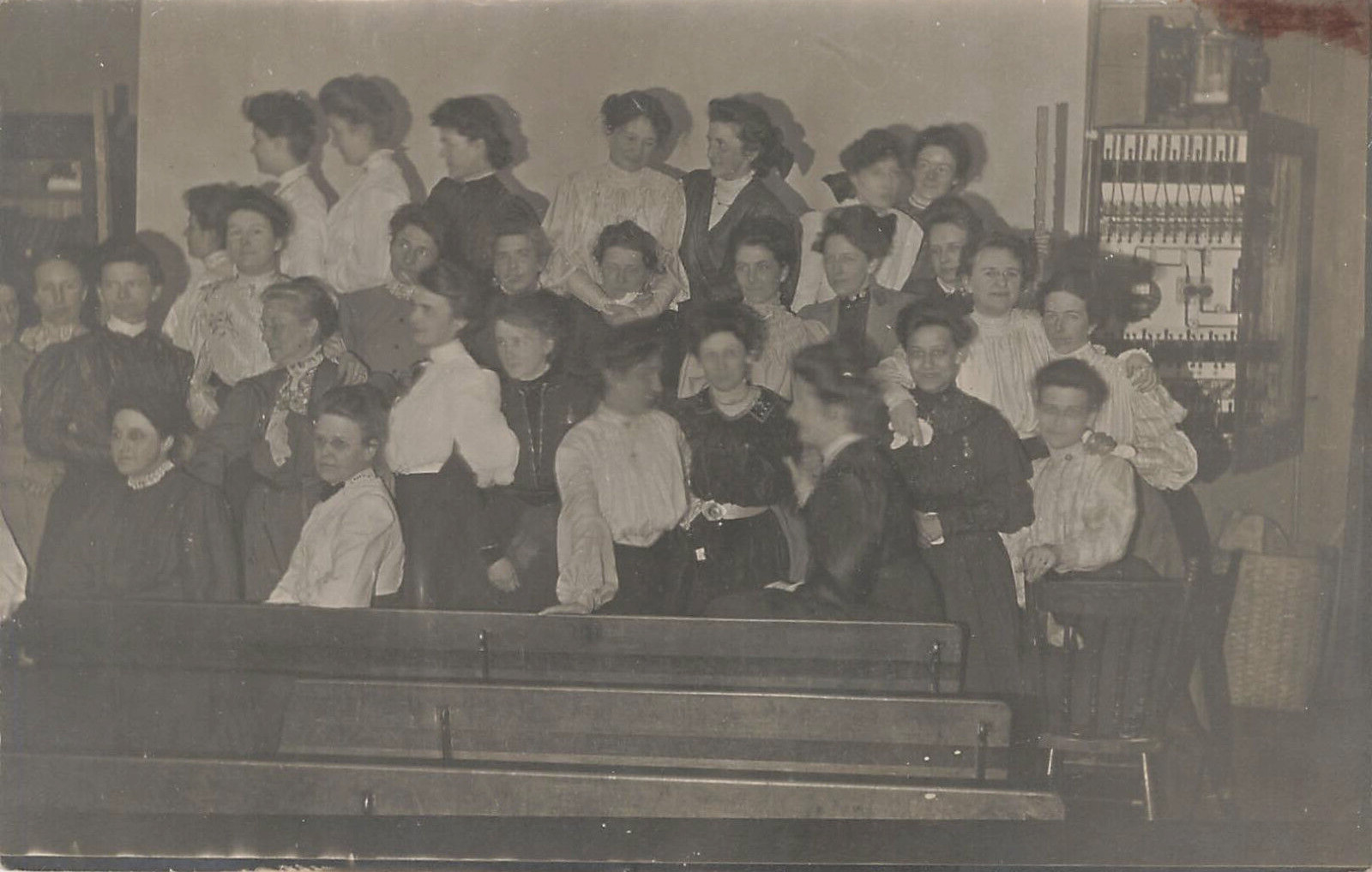 LARGE GROUP OF WOMEN GATHERED ON A STAGE REAL PHOTO POSTCARD 1906 RPPC