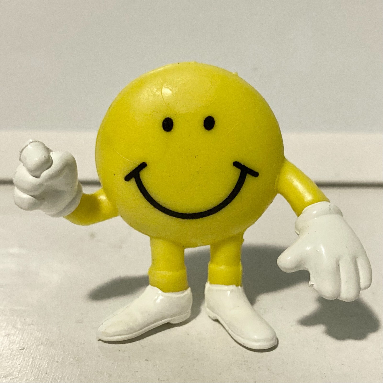 YOU PICK Let\'s Dance Smiling Emoji Figure in Toy Vending Machine 2\