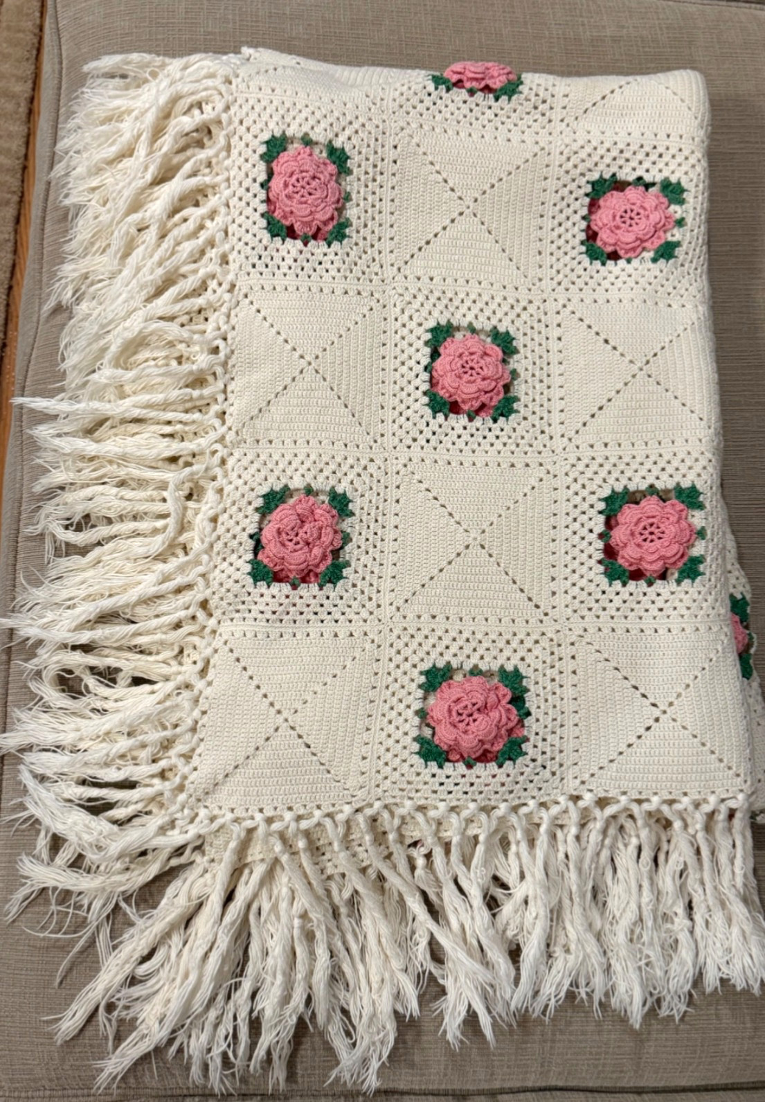 Vintage Hand Crocheted Rose Bower Bedspread / Throw 85