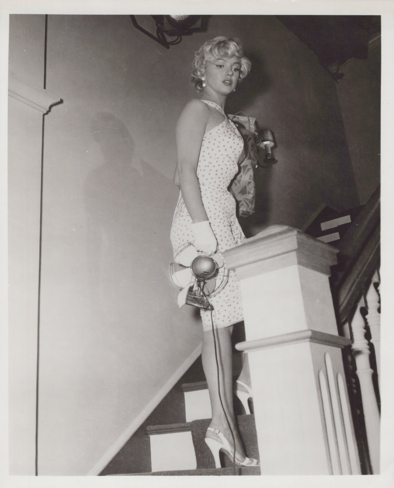 HOLLYWOOD BEAUTY MARILYN MONROE SEDUCTIVE POSE 1960s PORTRAIT VINTAGE PHOTO 538