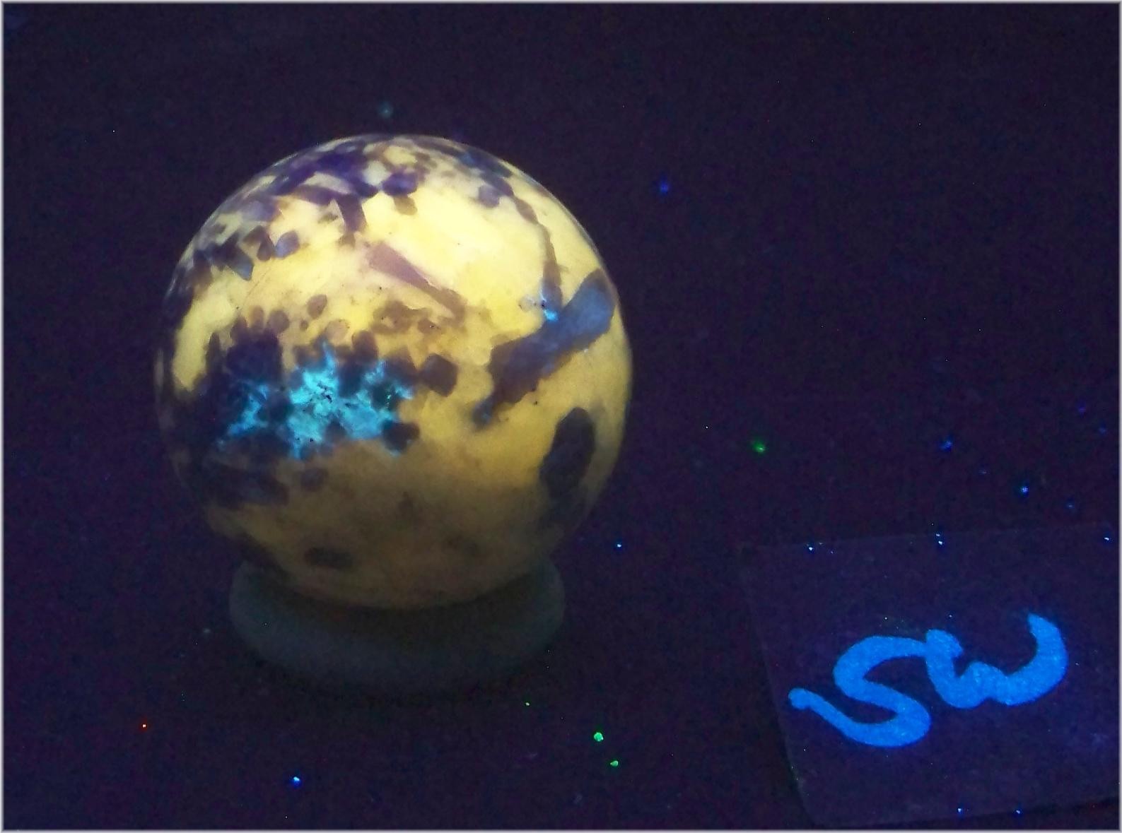 Fluorescent Wernerite with a little Diopside 35mm Sphere Rare UV Collection 6530