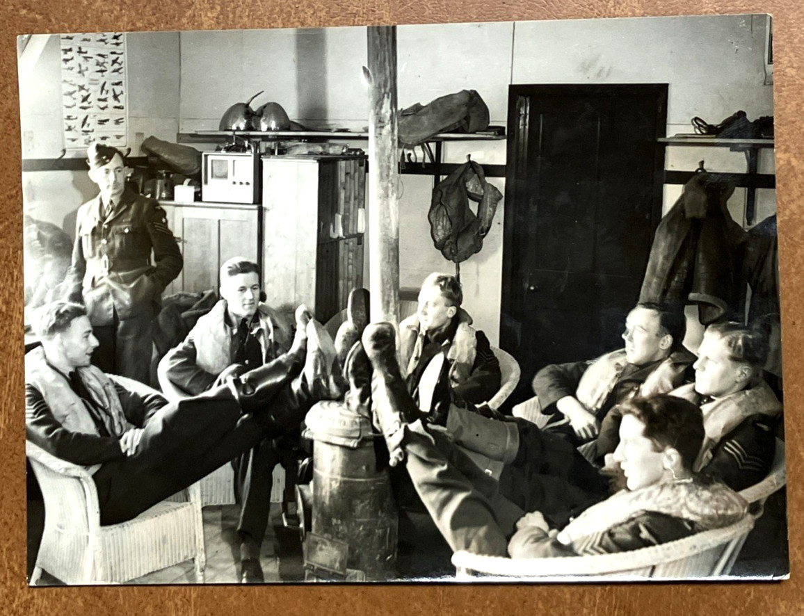 Original WWII 1940 RAF Spitfire Pilots Messerschmitt 109 PIX Press Photo