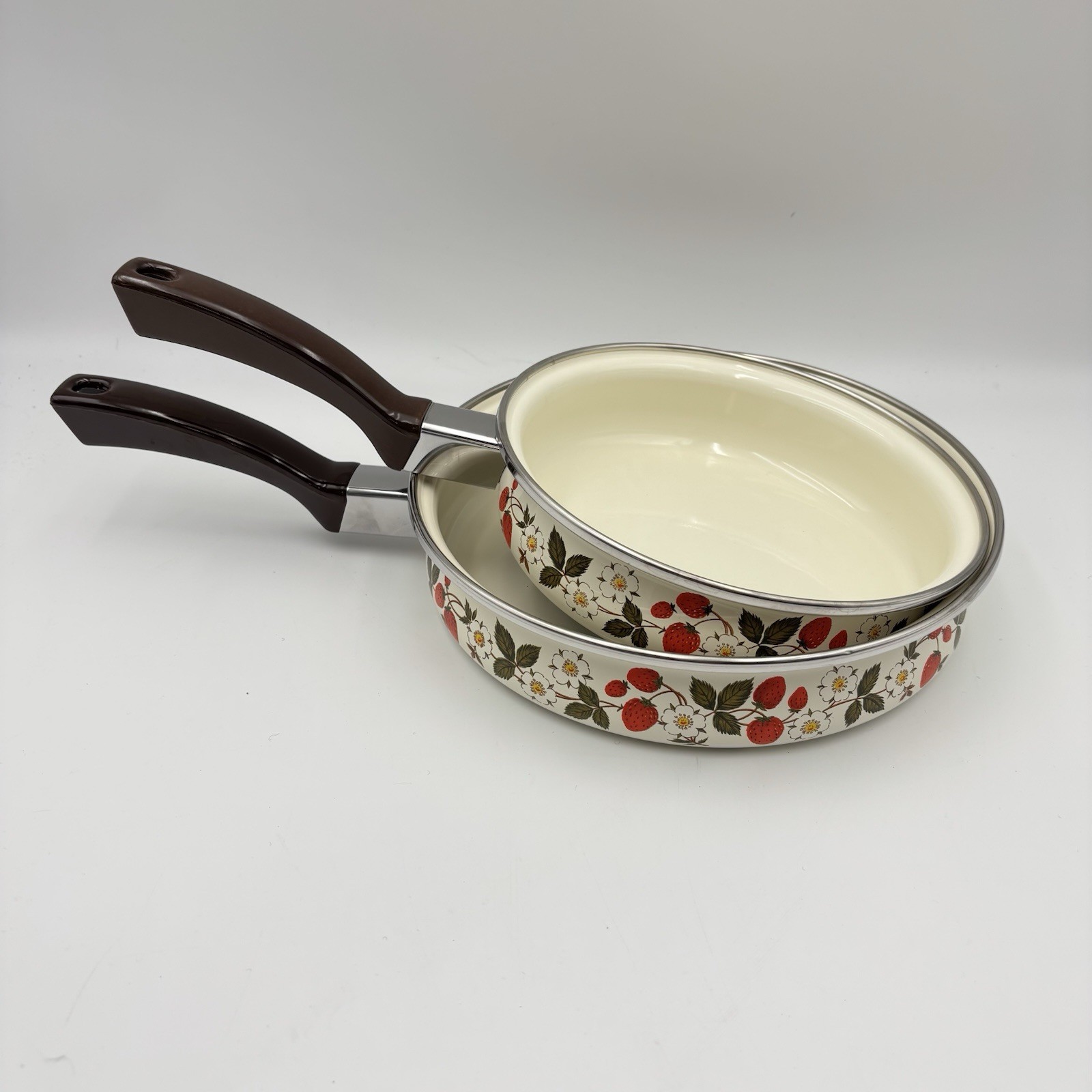 Vintage Sheffield Strawberries 'n Cream 10” Enamelware Fry Pan Skillet 