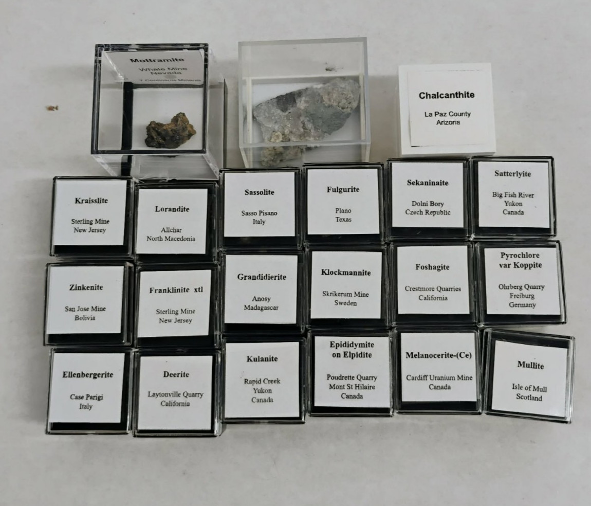 21 piece Rare Systematic Old Stock  Mineral Collection