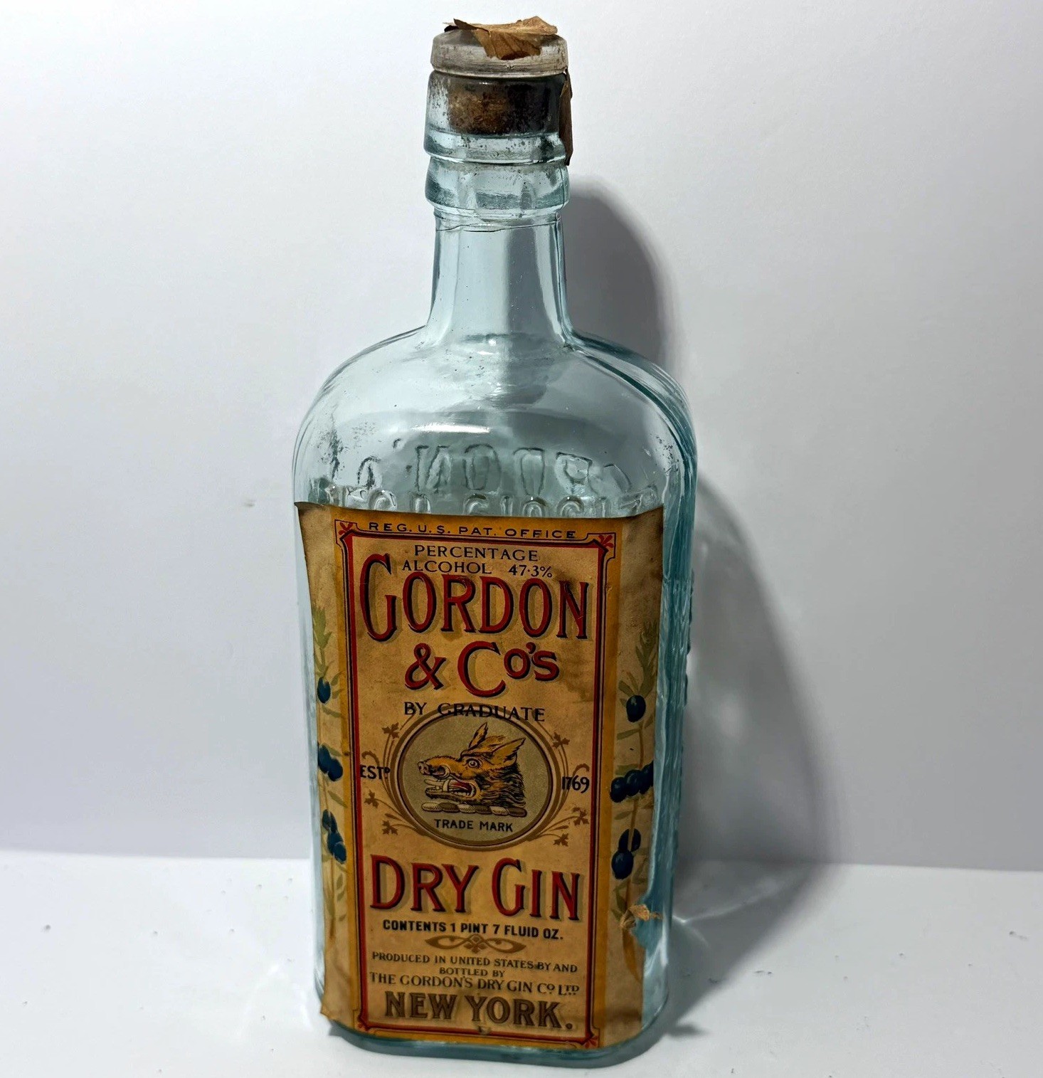 Antique Pre-Prohibition Gordons Dry Gin Bottle NEW YORK Pristine Paper Label