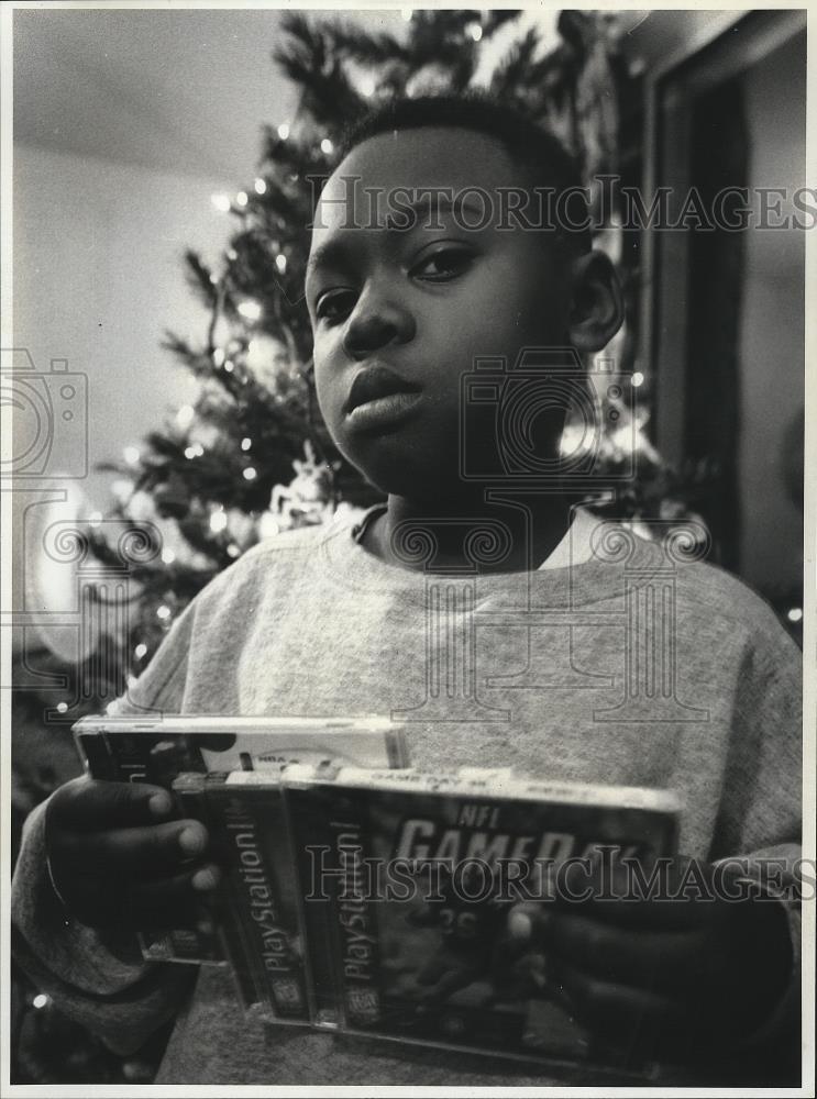 1997 Press Photo Rashad Smith missing his Sony Playstation stolen by his mother