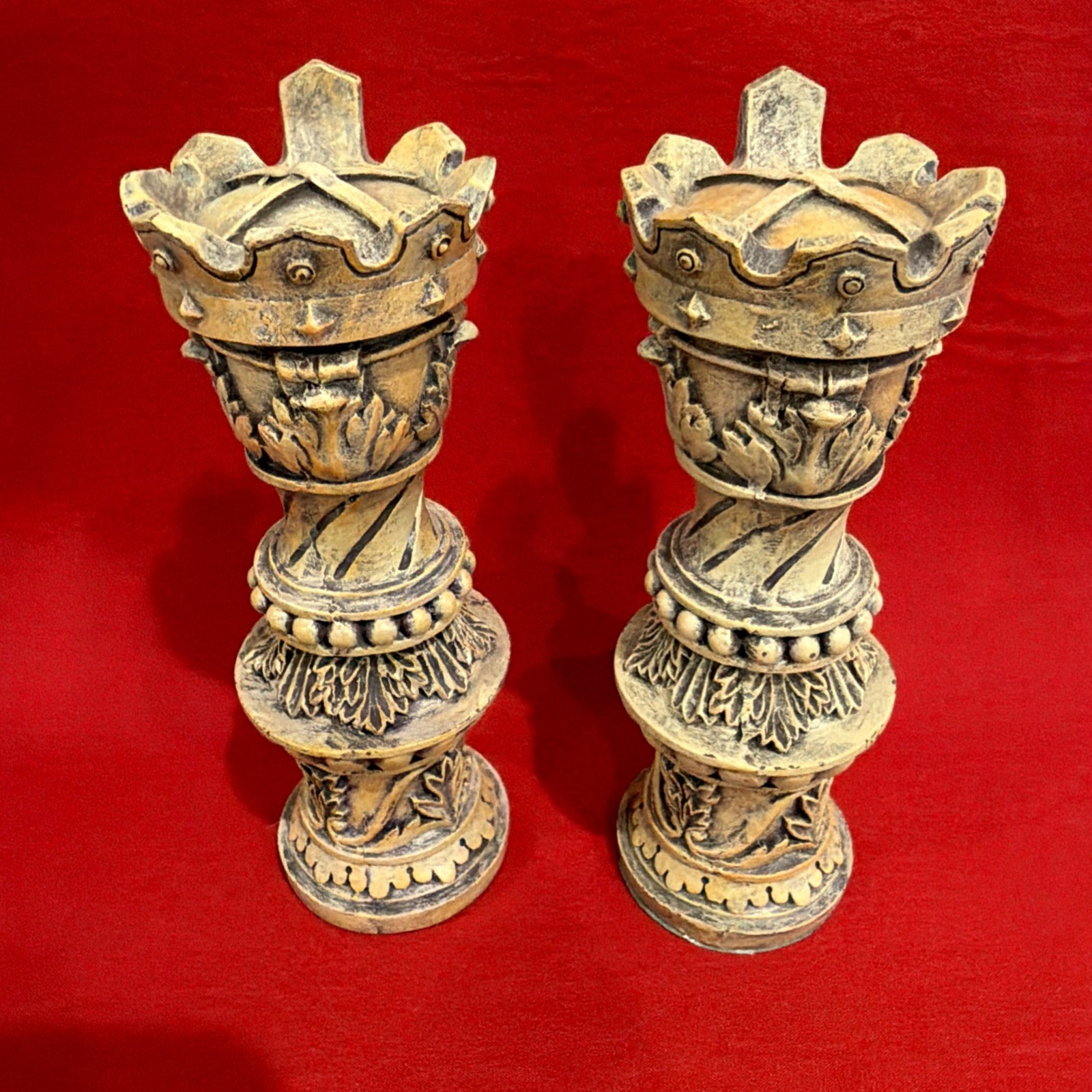 2 Vintage 1999 Resin Decorative Crown Chess Pieces 6” x 2” 