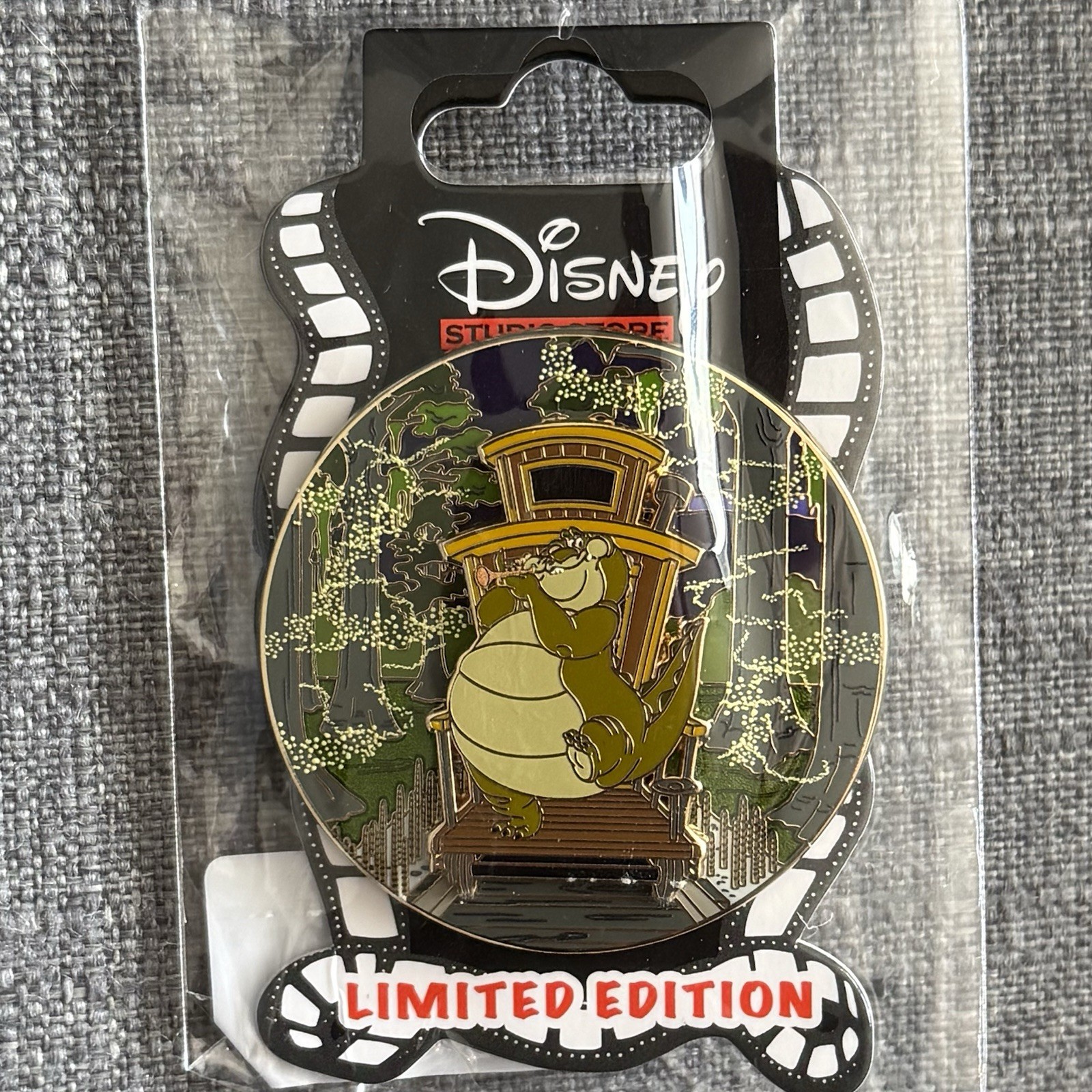 Disney DSSH Cross Country Louis Princess & the Frog LE 400 Pin