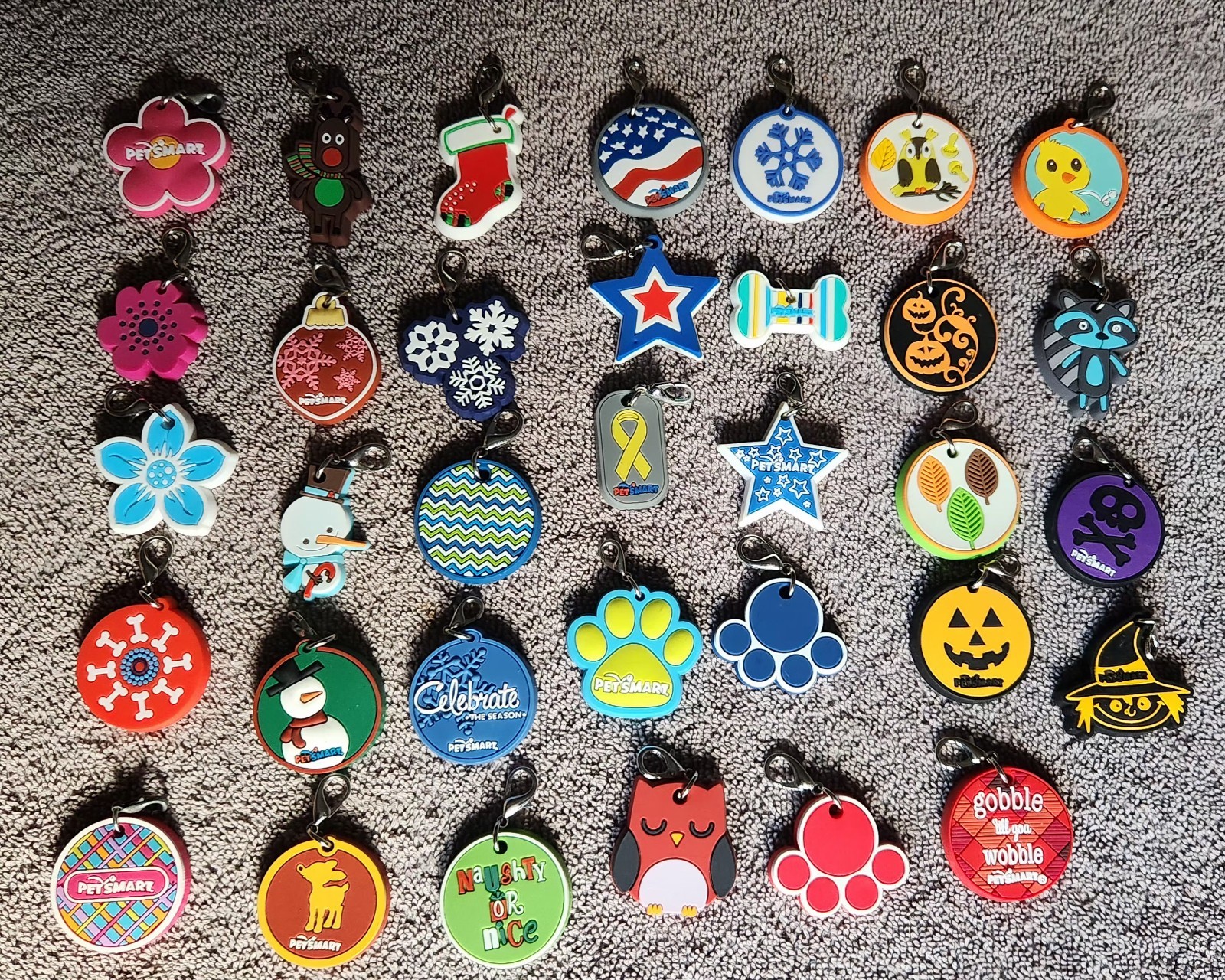 34 COLLECTIBLE PETSMART GROOMING TOP DOG COLLAR CHARMS 2013 - 2018