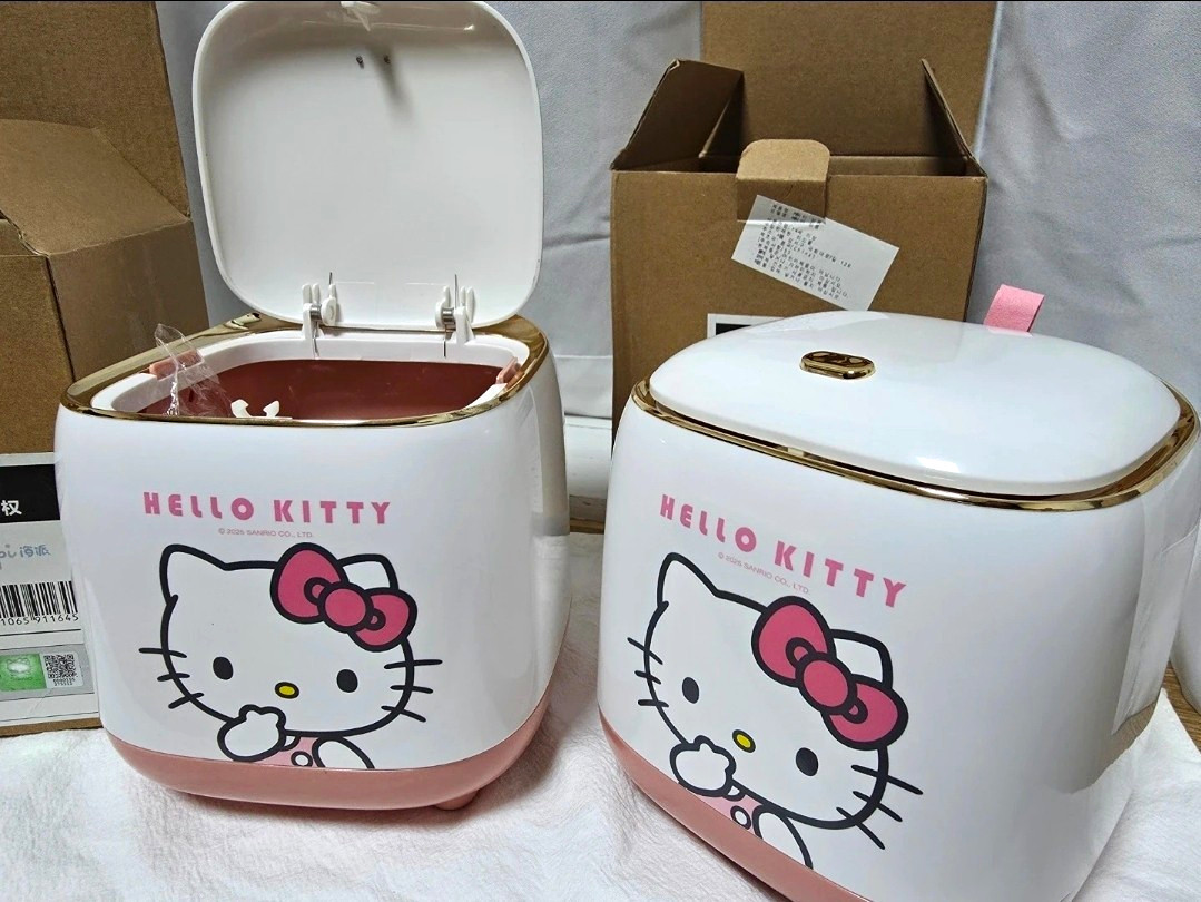 Hello Kitty One-Touch Square Plastic Storage Wastebasket